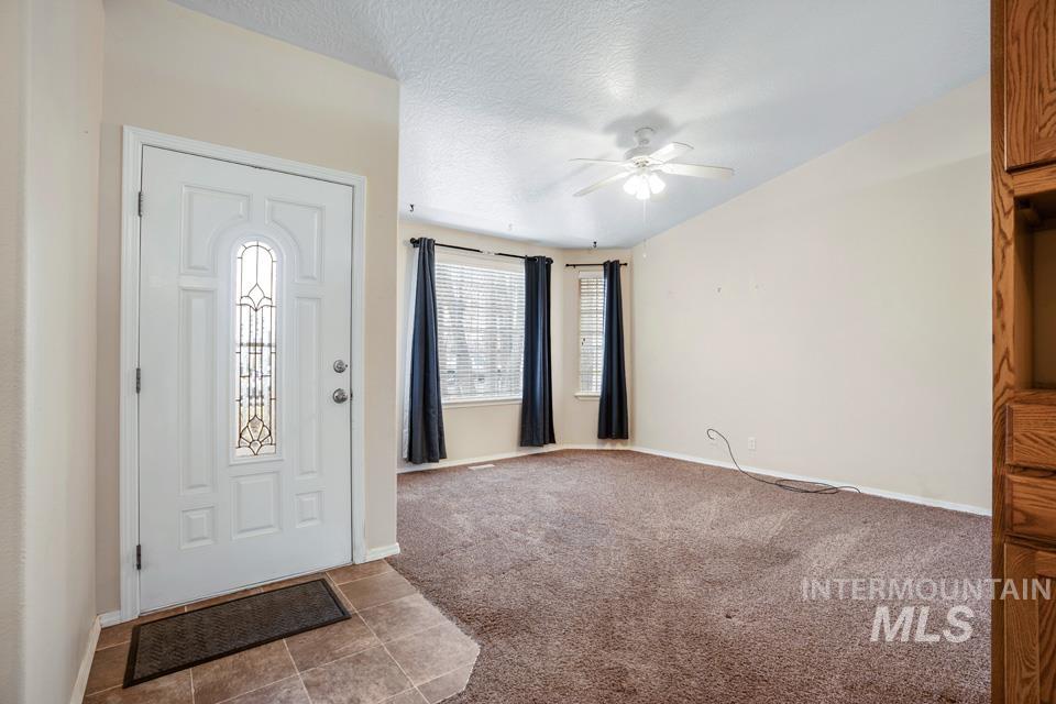 1125 S bonneville dr, Nampa, Idaho 83686, 3 Bedrooms, 2 Bathrooms, Residential For Sale, Price $335,000,MLS 98969442