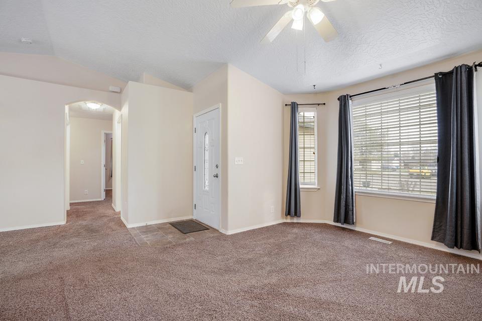 1125 S bonneville dr, Nampa, Idaho 83686, 3 Bedrooms, 2 Bathrooms, Residential For Sale, Price $335,000,MLS 98969442