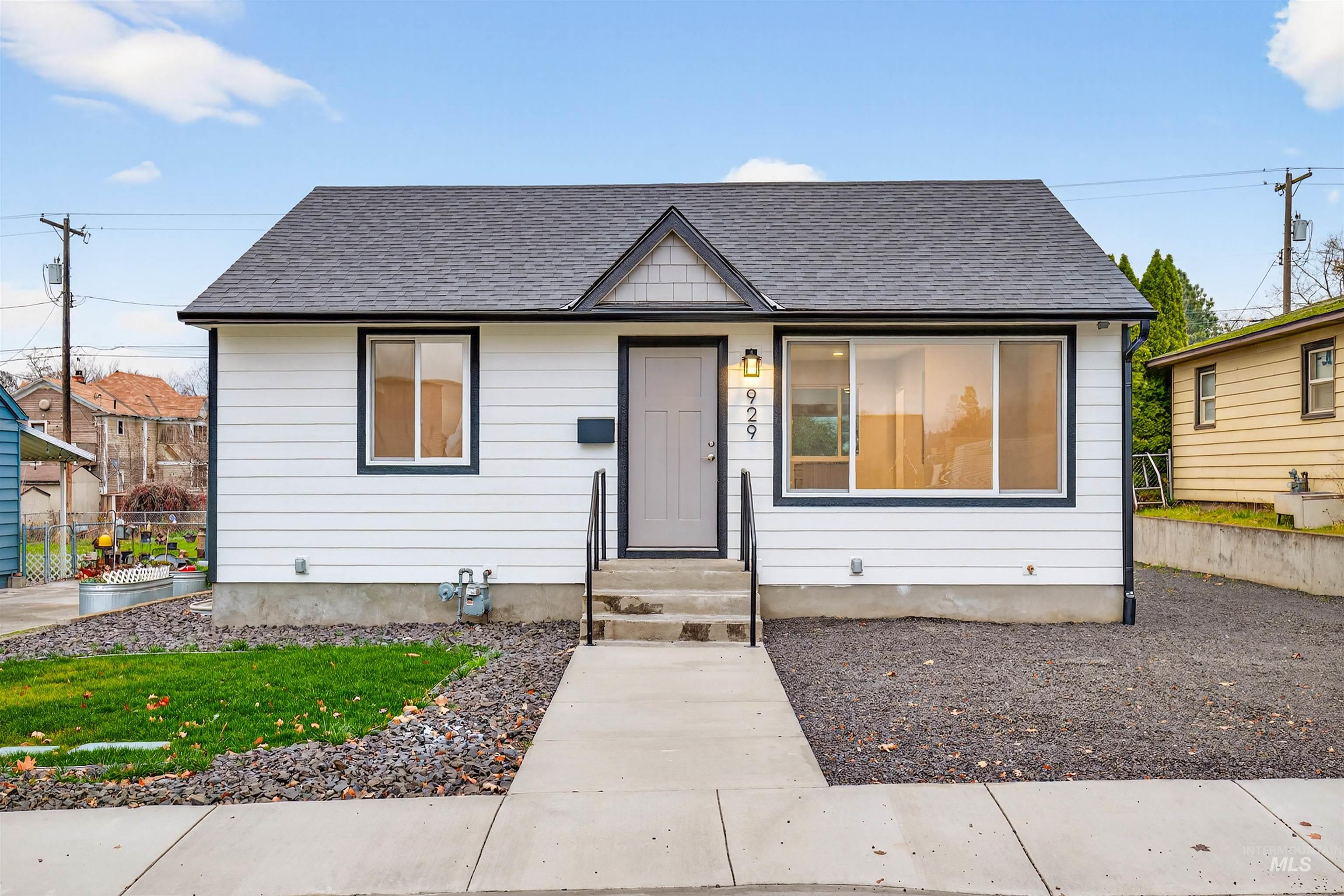 929 10th Street, Clarkston, Washington 99403, 3 Bedrooms, 2 Bathrooms, Residential For Sale, Price $359,000,MLS 98969443