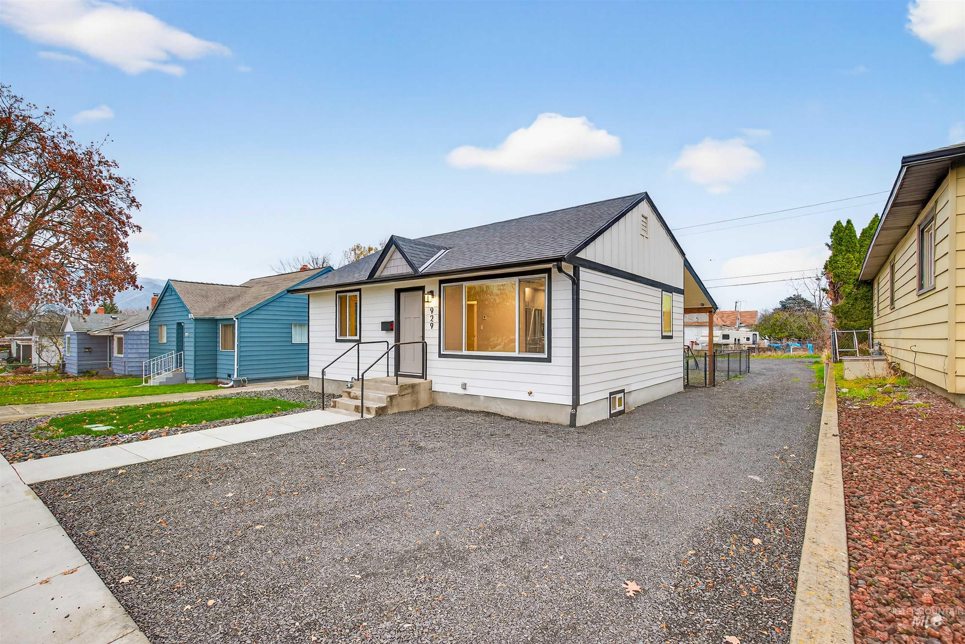 929 10th Street, Clarkston, Washington 99403, 3 Bedrooms, 2 Bathrooms, Residential For Sale, Price $359,000,MLS 98969443