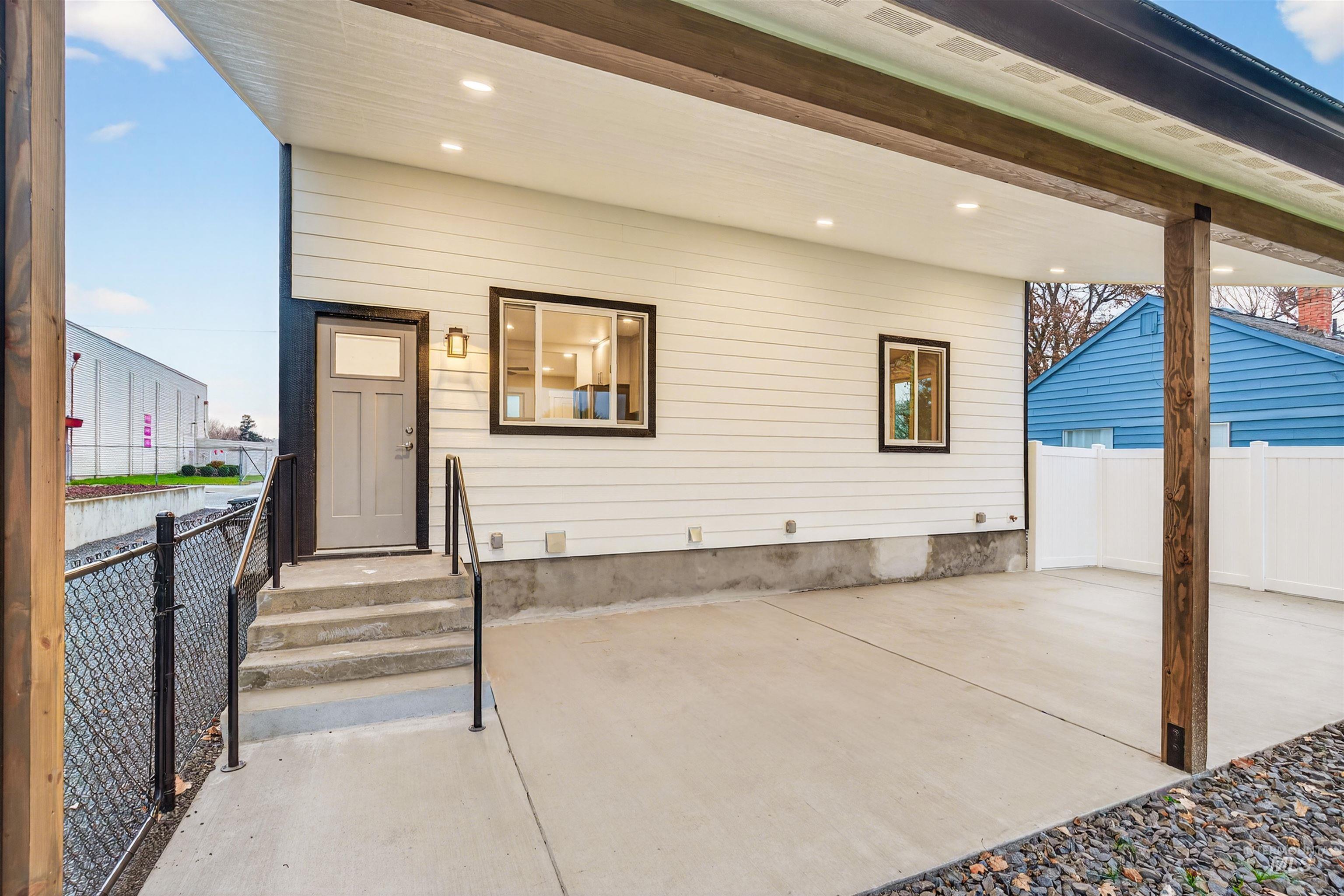 929 10th Street, Clarkston, Washington 99403, 3 Bedrooms, 2 Bathrooms, Residential For Sale, Price $359,000,MLS 98969443