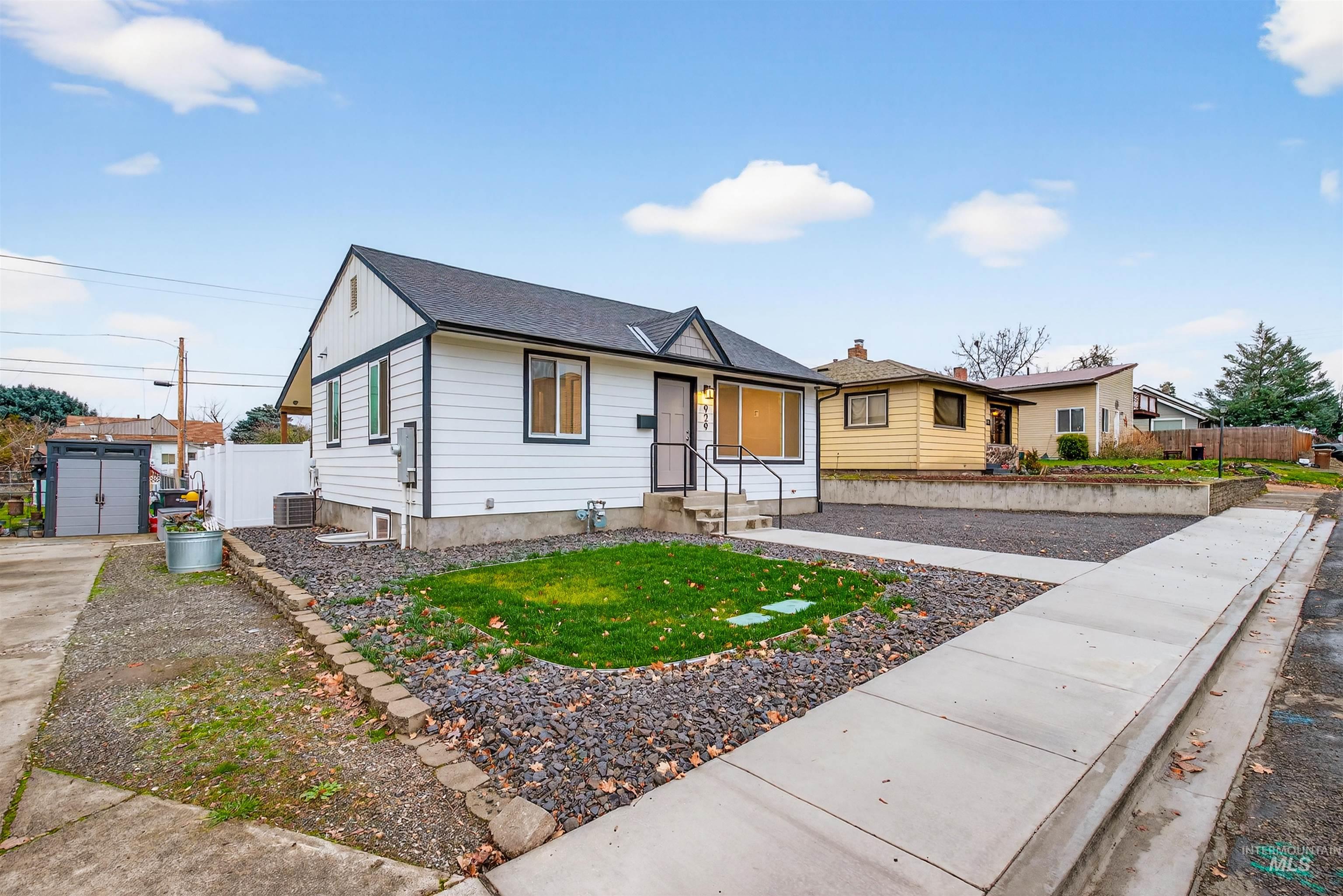 929 10th Street, Clarkston, Washington 99403, 3 Bedrooms, 2 Bathrooms, Residential For Sale, Price $359,000,MLS 98969443