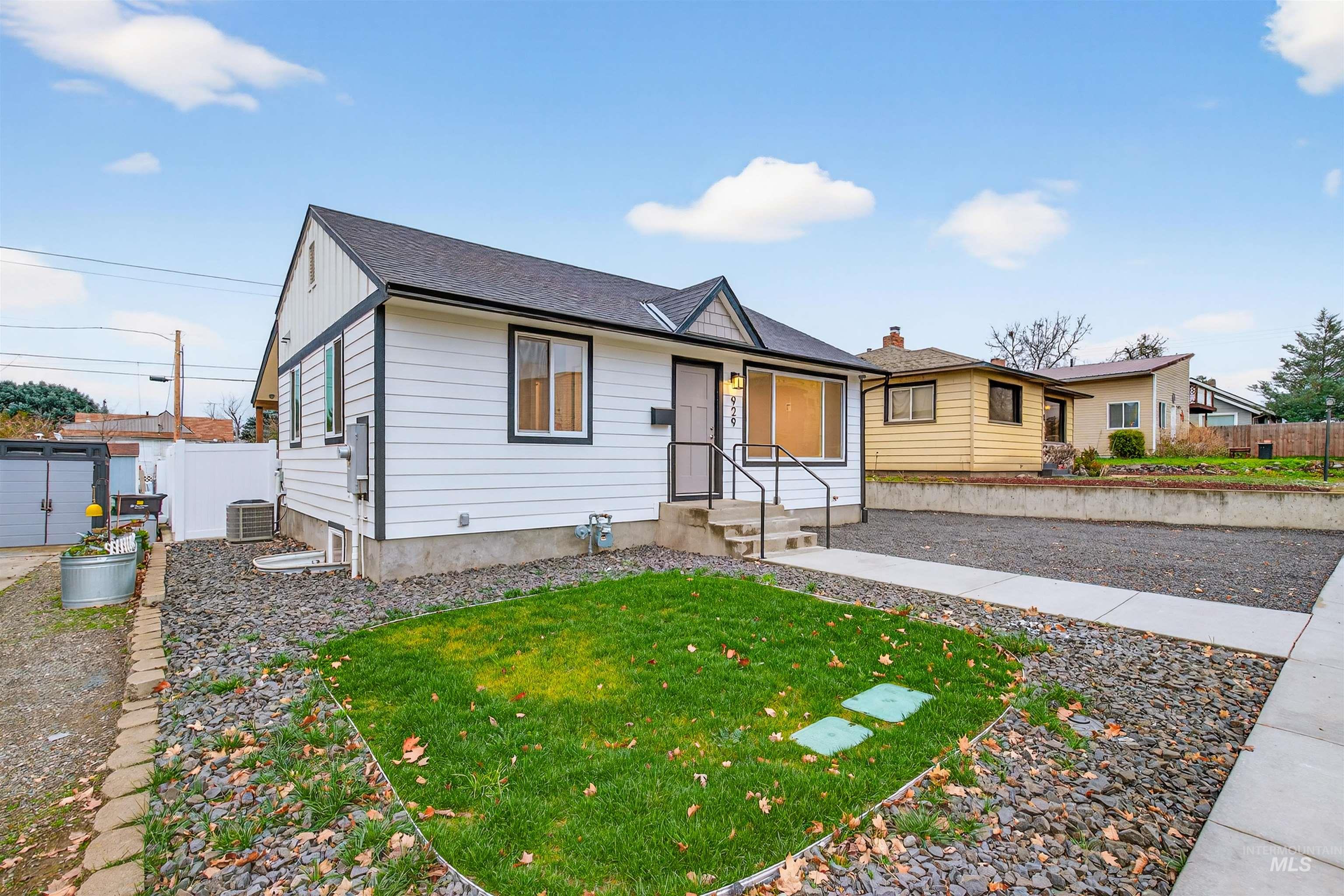 929 10th Street, Clarkston, Washington 99403, 3 Bedrooms, 2 Bathrooms, Residential For Sale, Price $359,000,MLS 98969443