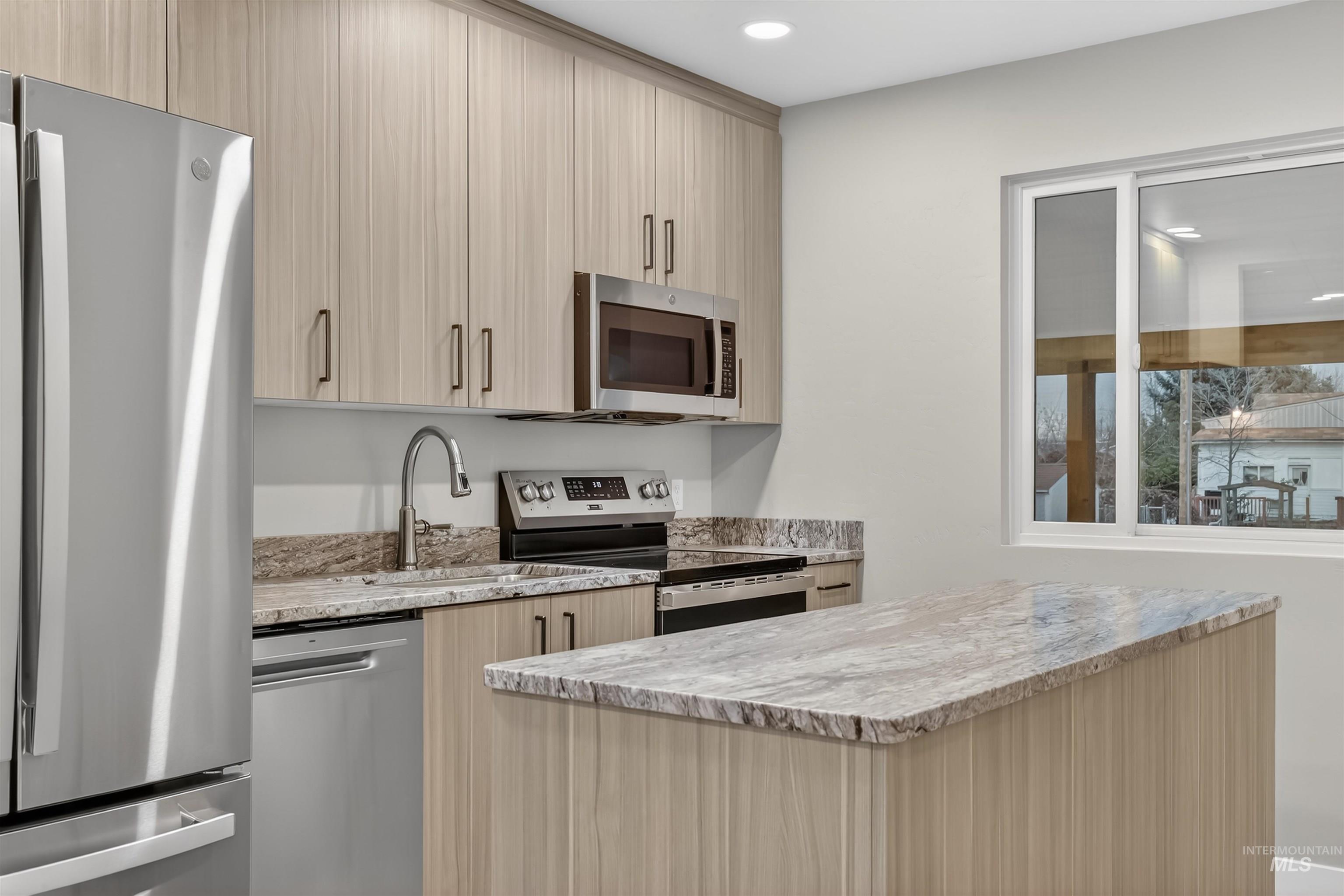 929 10th Street, Clarkston, Washington 99403, 3 Bedrooms, 2 Bathrooms, Residential For Sale, Price $359,000,MLS 98969443