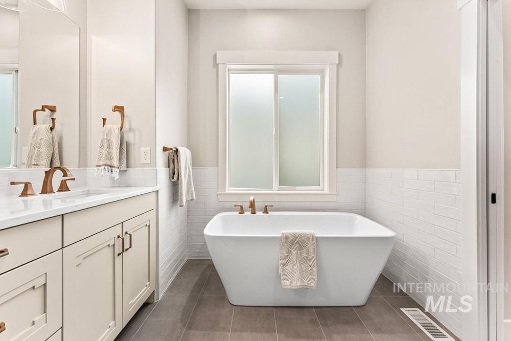 1416 N Palaestra Ave, Eagle, Idaho 83616, 3 Bedrooms, 2.5 Bathrooms, Residential For Sale, Price $775,000,MLS 98969447