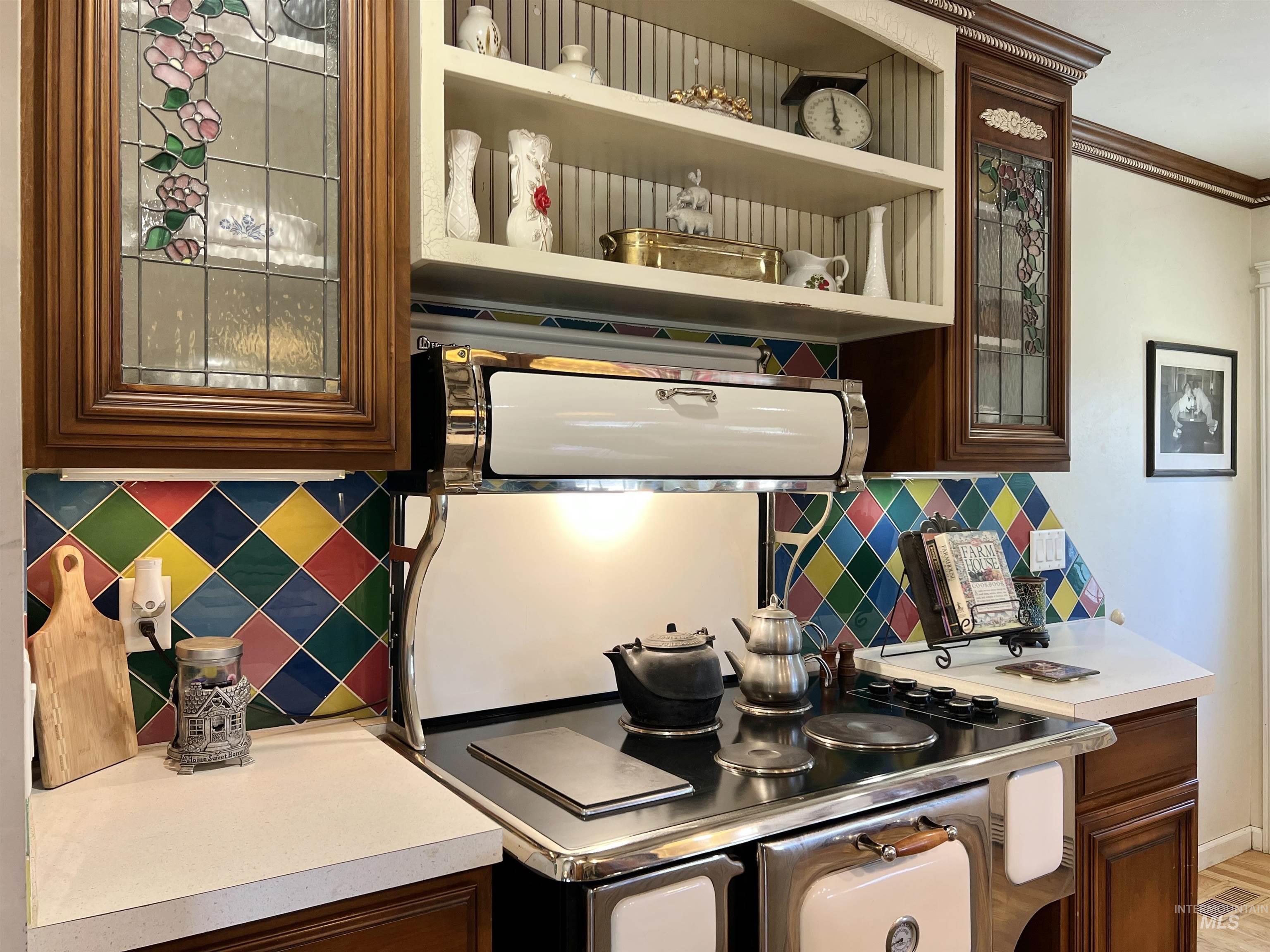 710 Locust St, Twin Falls, Idaho 83301-6949, 4 Bedrooms, 2 Bathrooms, Residential For Sale, Price $379,900,MLS 98969449