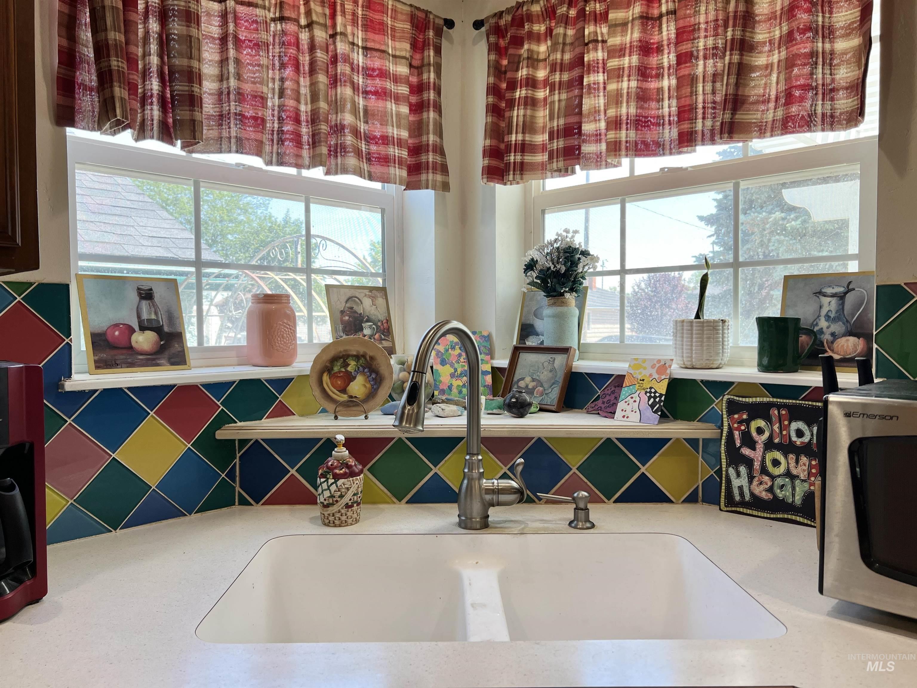 710 Locust St, Twin Falls, Idaho 83301-6949, 4 Bedrooms, 2 Bathrooms, Residential For Sale, Price $379,900,MLS 98969449