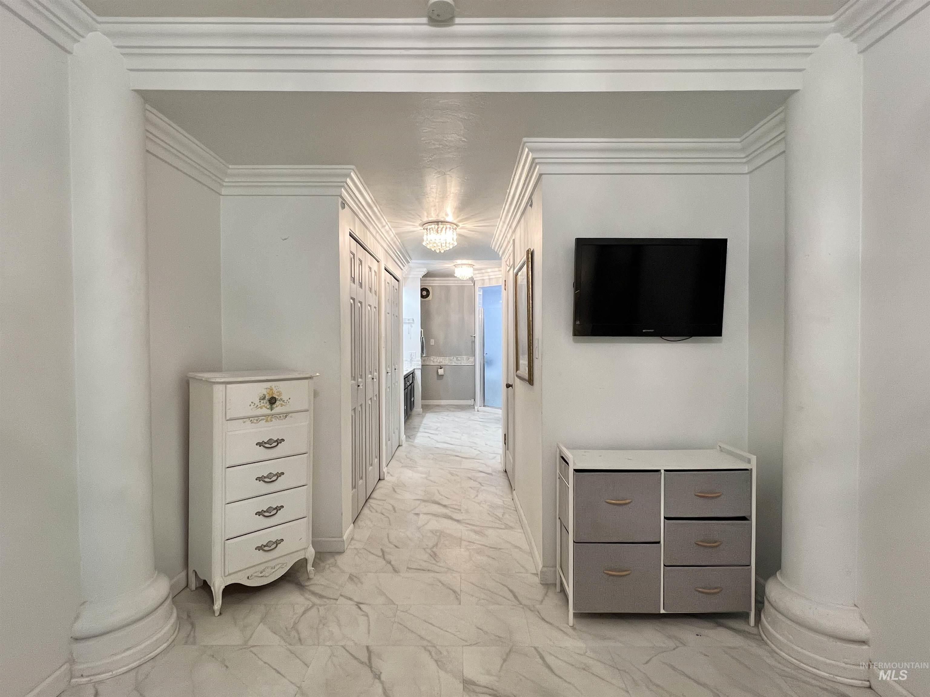 710 Locust St, Twin Falls, Idaho 83301-6949, 4 Bedrooms, 2 Bathrooms, Residential For Sale, Price $379,900,MLS 98969449