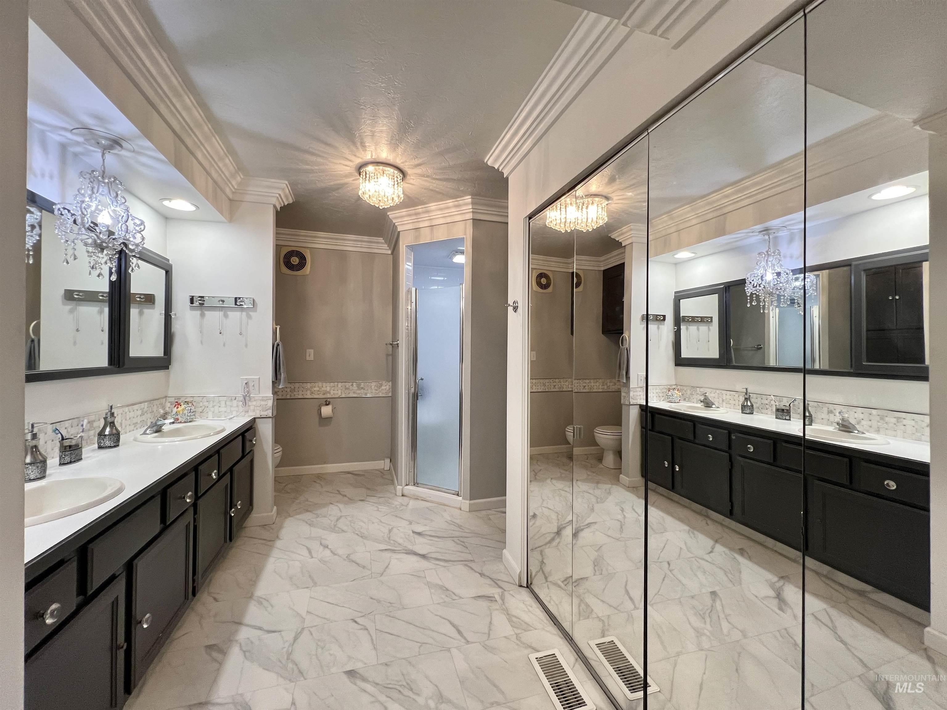 710 Locust St, Twin Falls, Idaho 83301-6949, 4 Bedrooms, 2 Bathrooms, Residential For Sale, Price $379,900,MLS 98969449