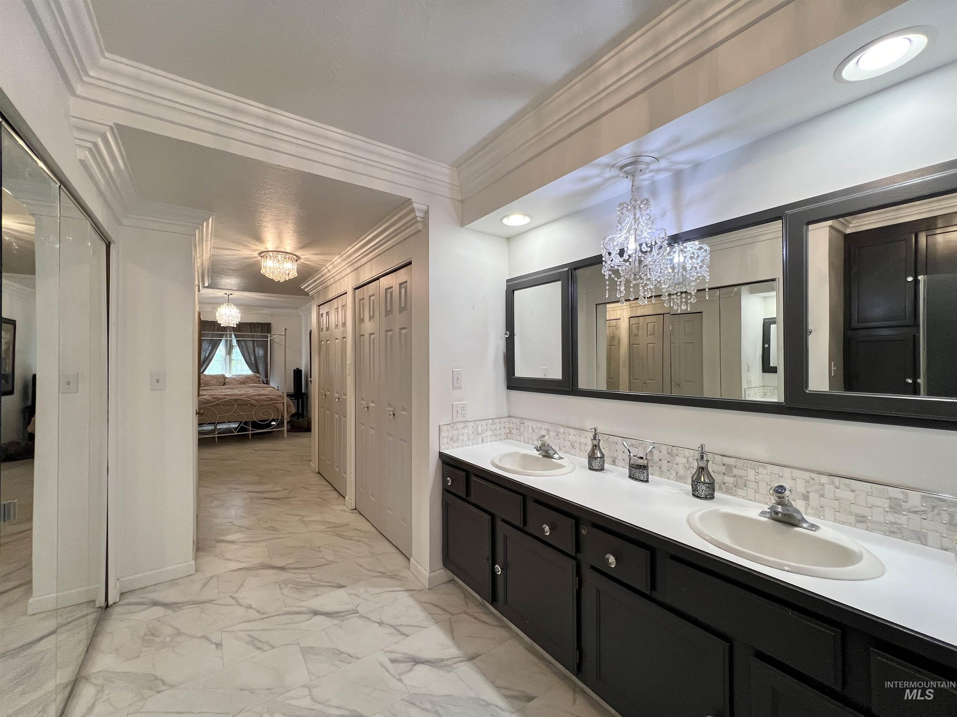 710 Locust St, Twin Falls, Idaho 83301-6949, 4 Bedrooms, 2 Bathrooms, Residential For Sale, Price $379,900,MLS 98969449