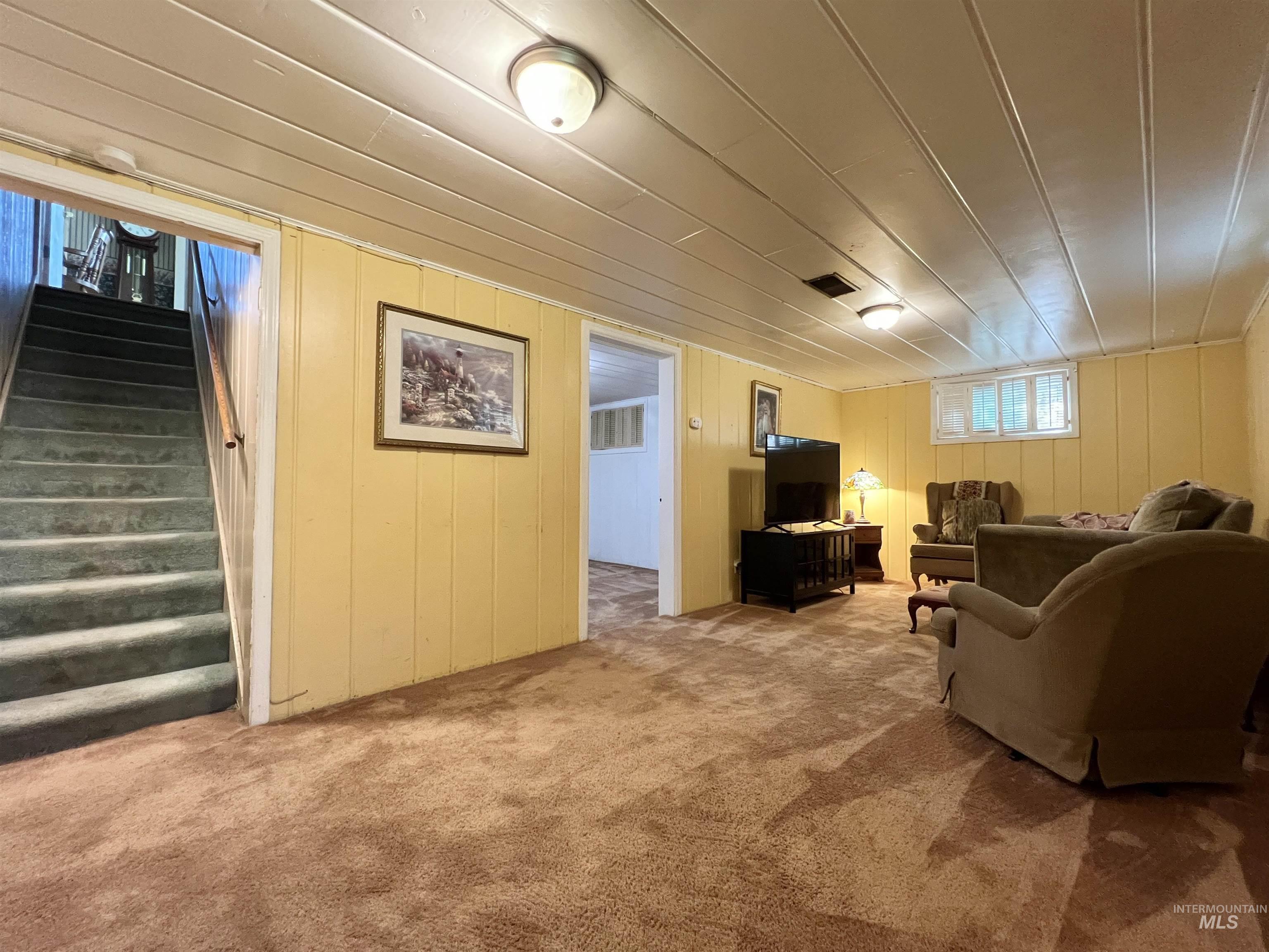 710 Locust St, Twin Falls, Idaho 83301-6949, 4 Bedrooms, 2 Bathrooms, Residential For Sale, Price $379,900,MLS 98969449