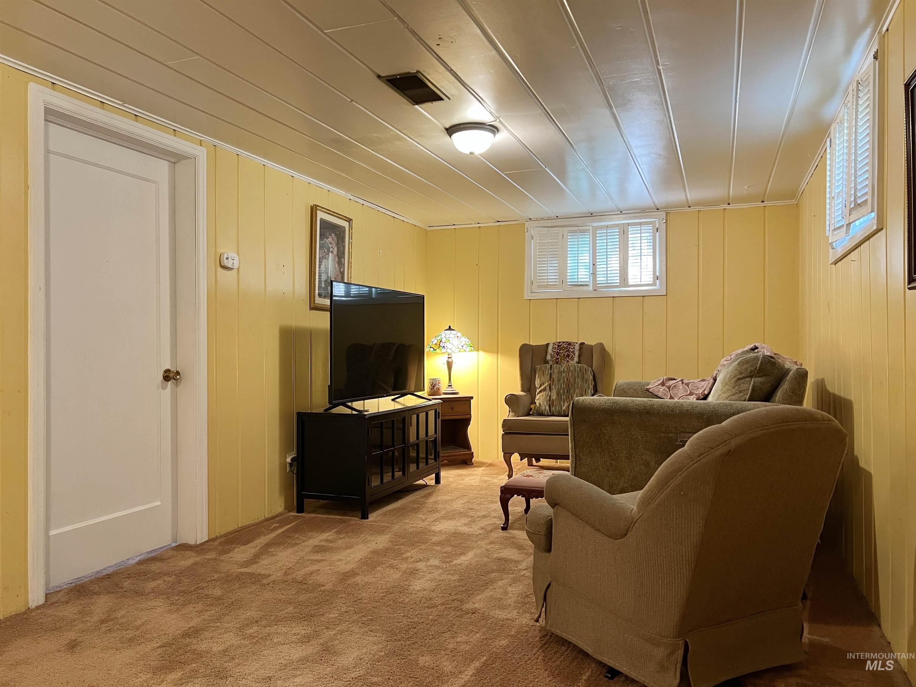 710 Locust St, Twin Falls, Idaho 83301-6949, 4 Bedrooms, 2 Bathrooms, Residential For Sale, Price $379,900,MLS 98969449