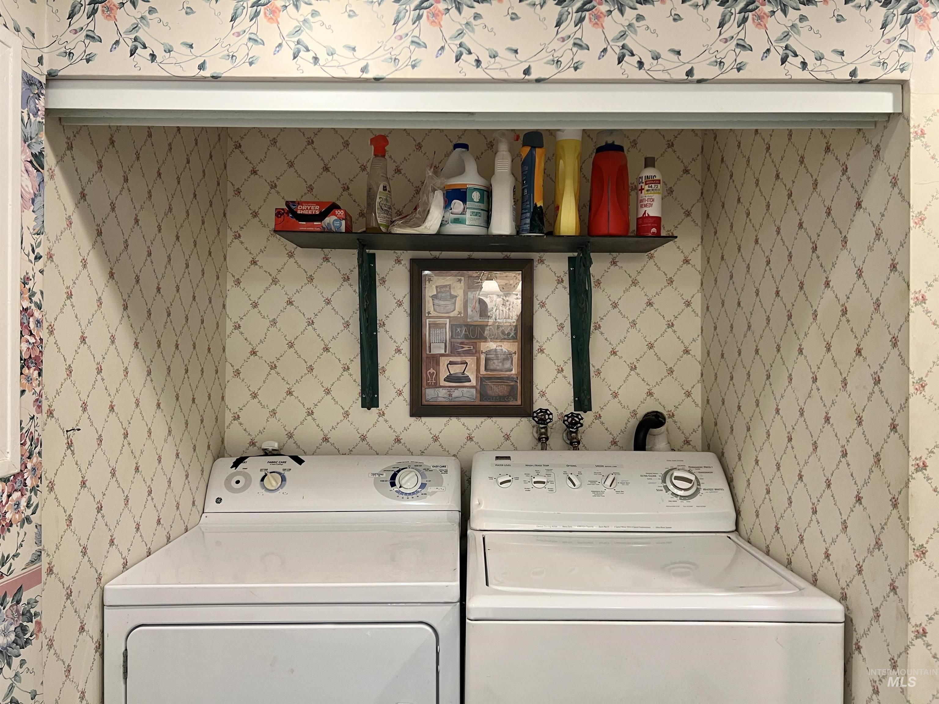 710 Locust St, Twin Falls, Idaho 83301-6949, 4 Bedrooms, 2 Bathrooms, Residential For Sale, Price $379,900,MLS 98969449