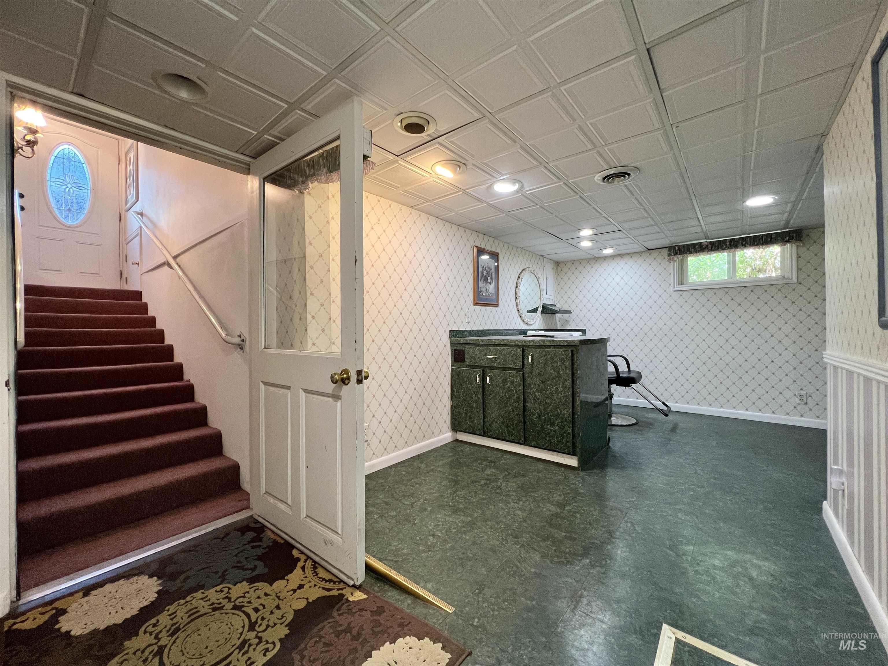 710 Locust St, Twin Falls, Idaho 83301-6949, 4 Bedrooms, 2 Bathrooms, Residential For Sale, Price $379,900,MLS 98969449