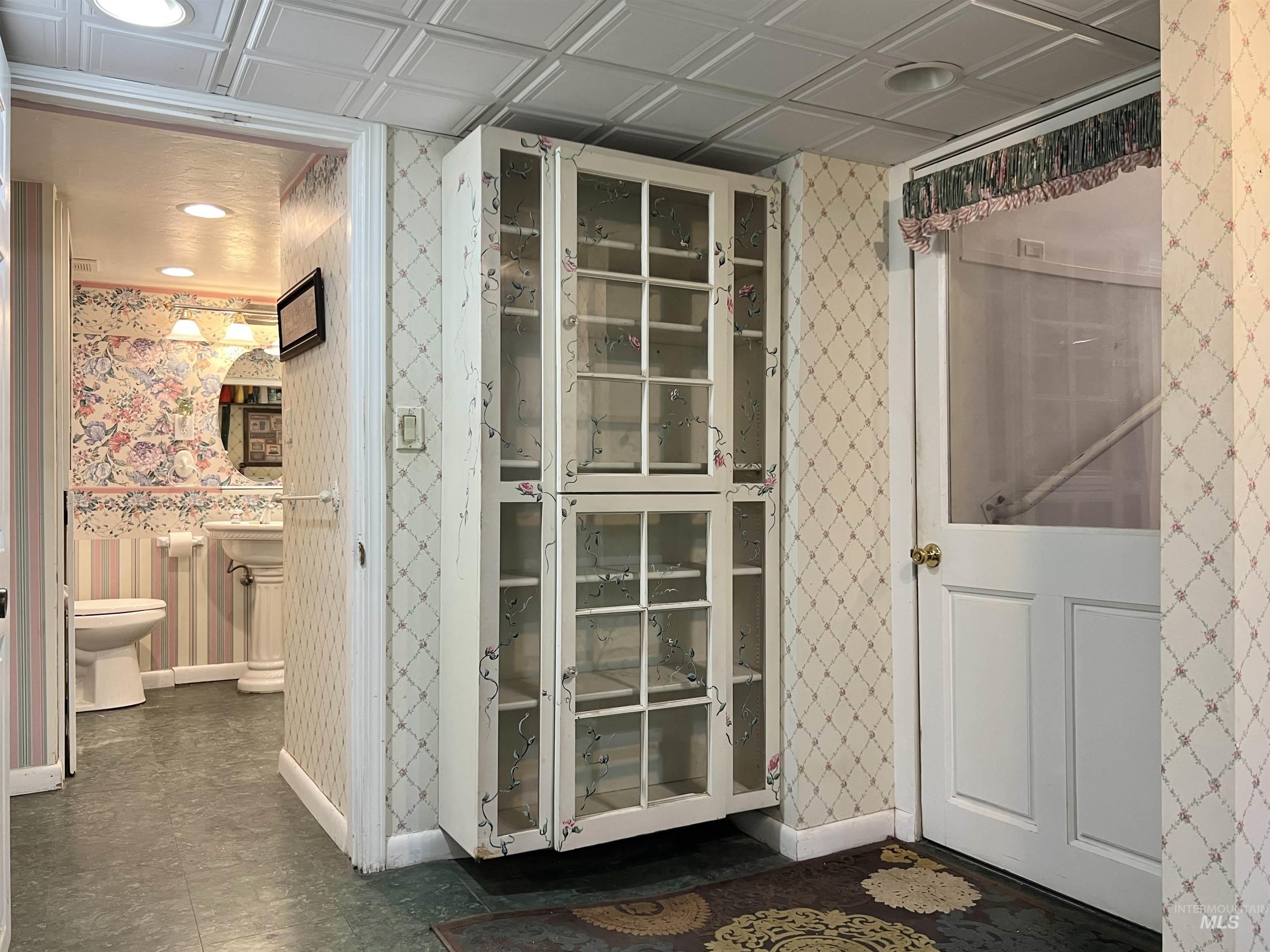 710 Locust St, Twin Falls, Idaho 83301-6949, 4 Bedrooms, 2 Bathrooms, Residential For Sale, Price $379,900,MLS 98969449