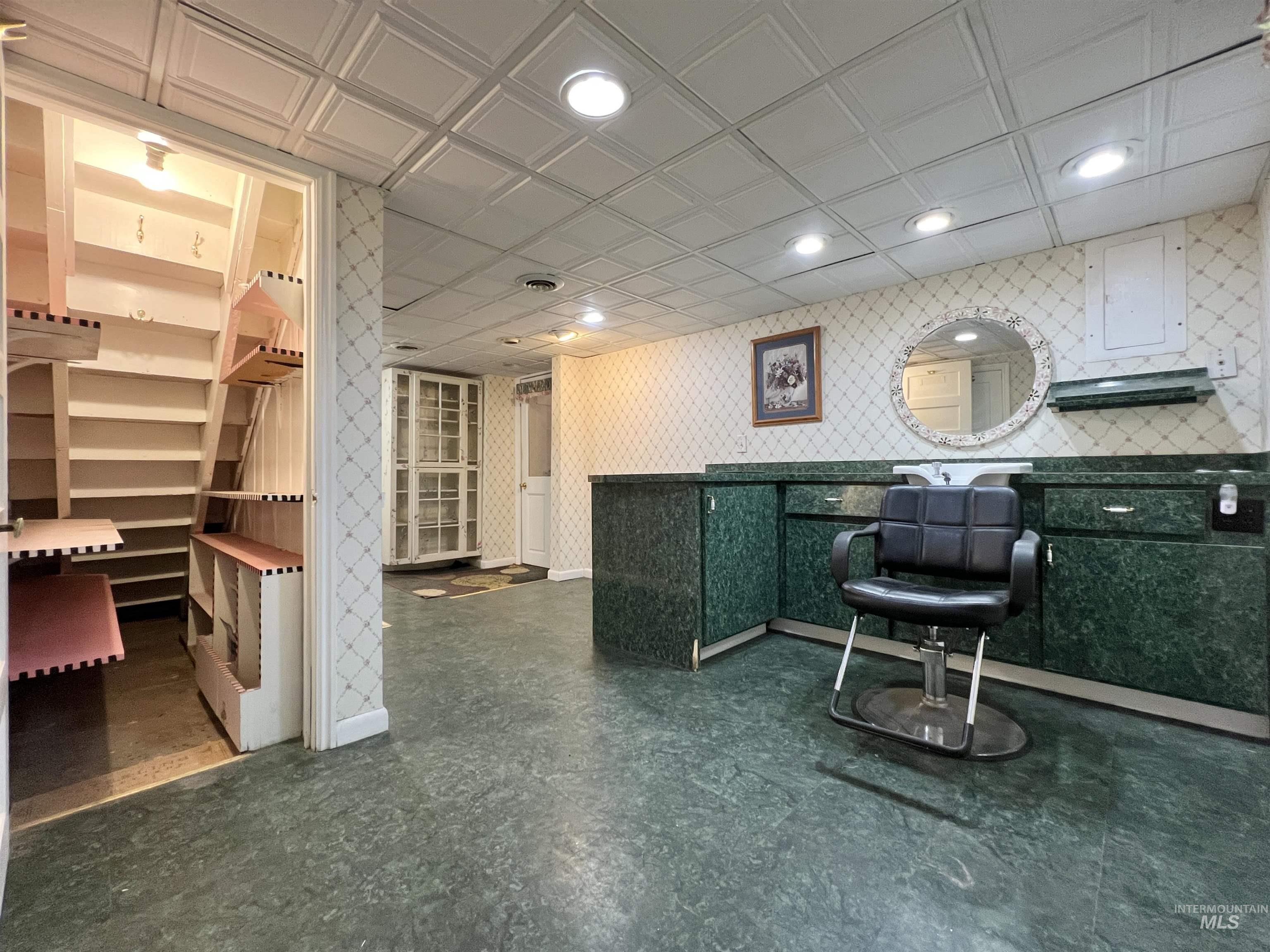 710 Locust St, Twin Falls, Idaho 83301-6949, 4 Bedrooms, 2 Bathrooms, Residential For Sale, Price $379,900,MLS 98969449