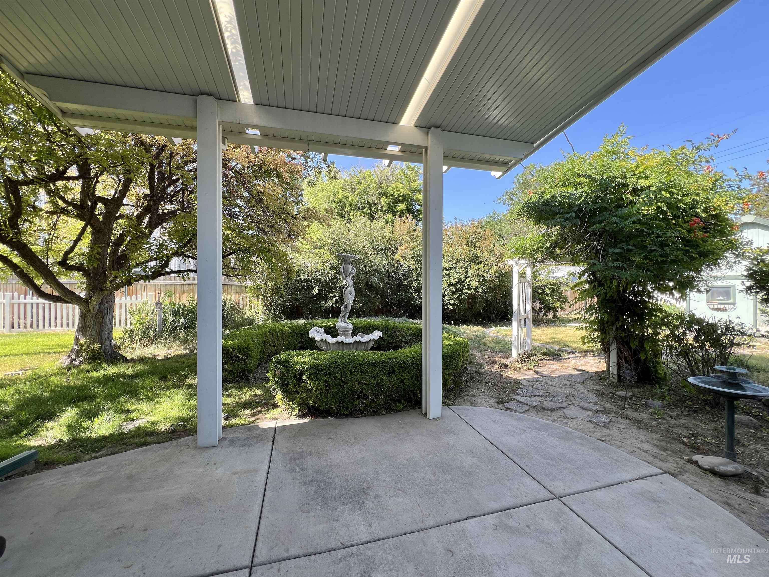 710 Locust St, Twin Falls, Idaho 83301-6949, 4 Bedrooms, 2 Bathrooms, Residential For Sale, Price $379,900,MLS 98969449