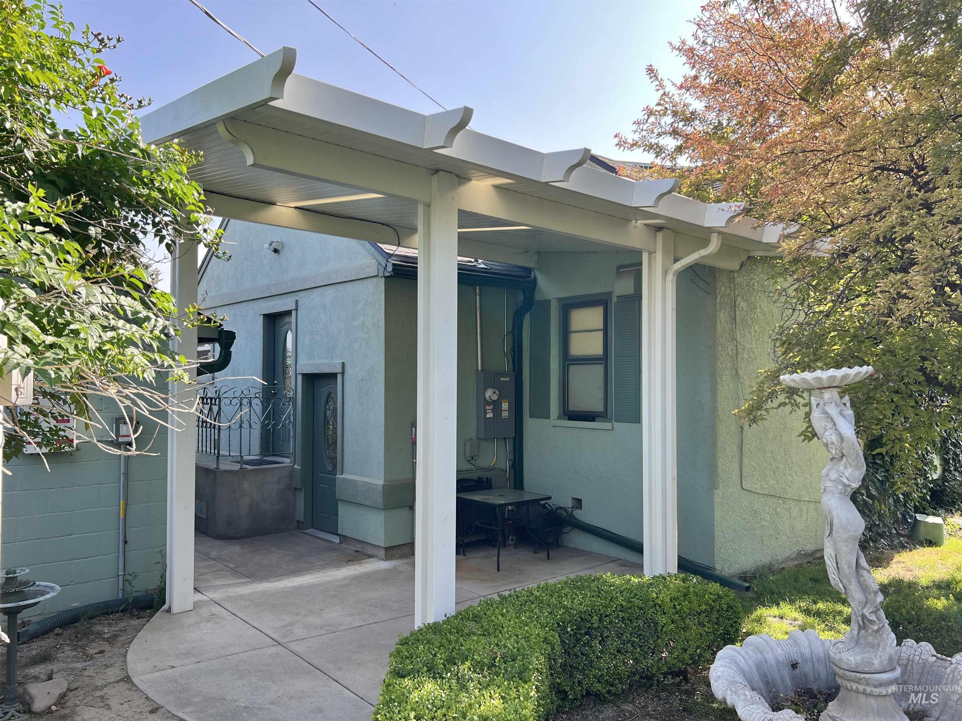 710 Locust St, Twin Falls, Idaho 83301-6949, 4 Bedrooms, 2 Bathrooms, Residential For Sale, Price $379,900,MLS 98969449