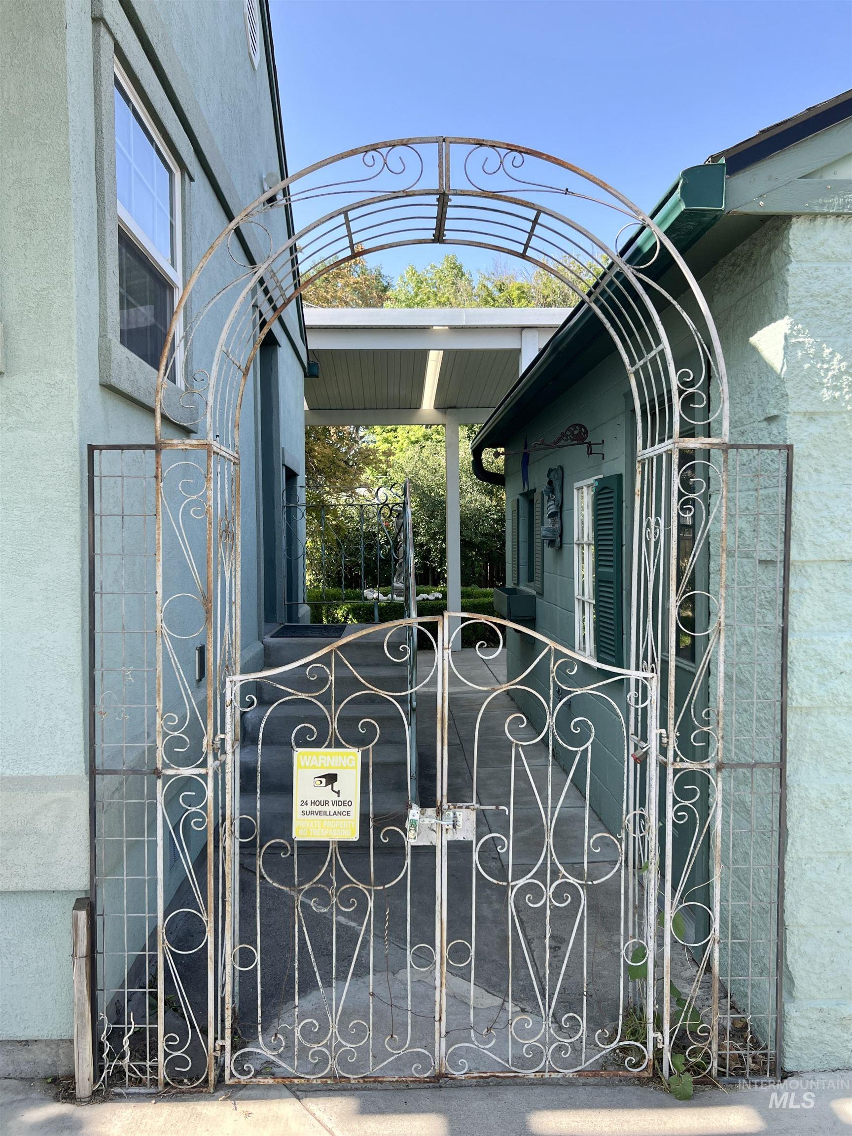 710 Locust St, Twin Falls, Idaho 83301-6949, 4 Bedrooms, 2 Bathrooms, Residential For Sale, Price $379,900,MLS 98969449