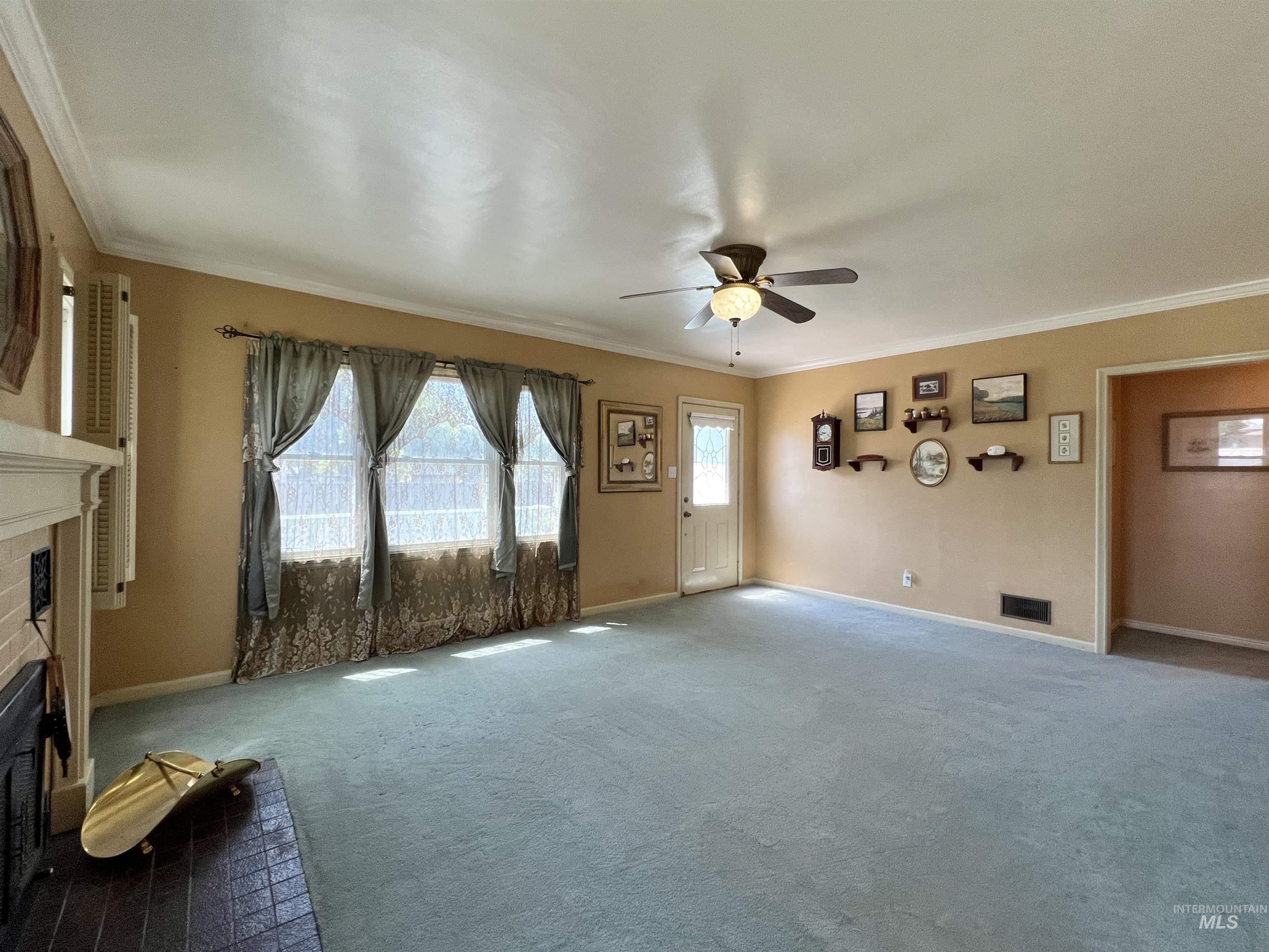 710 Locust St, Twin Falls, Idaho 83301-6949, 4 Bedrooms, 2 Bathrooms, Residential For Sale, Price $379,900,MLS 98969449