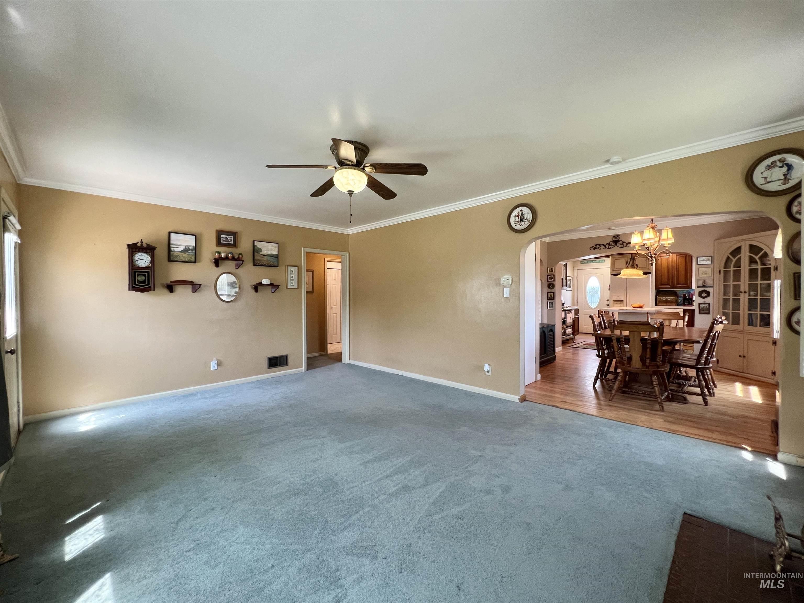 710 Locust St, Twin Falls, Idaho 83301-6949, 4 Bedrooms, 2 Bathrooms, Residential For Sale, Price $379,900,MLS 98969449