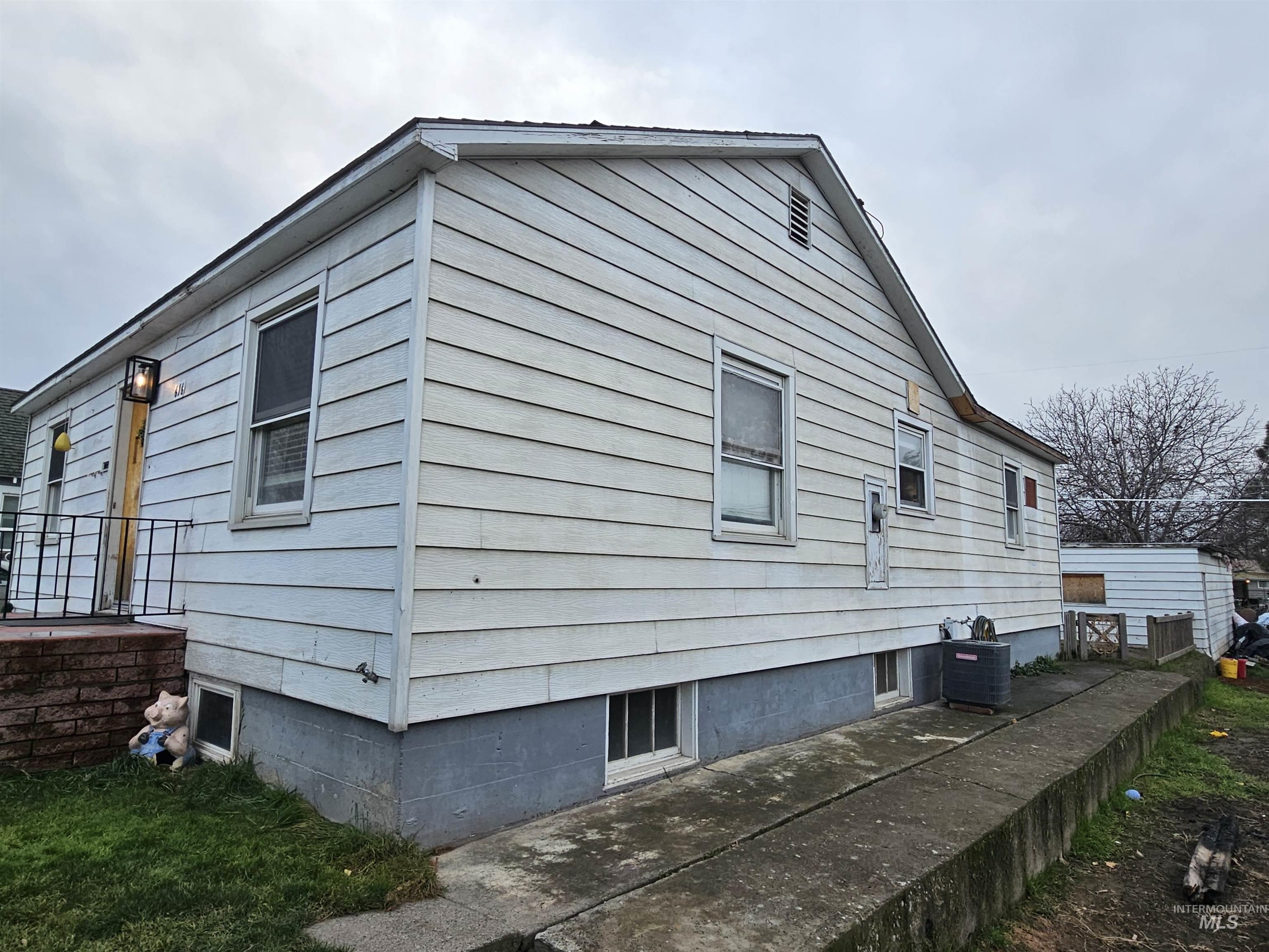 616 12th Street, Clarkston, Washington 99403, 3 Bedrooms, 1 Bathroom, Residential For Sale, Price $229,900,MLS 98969453