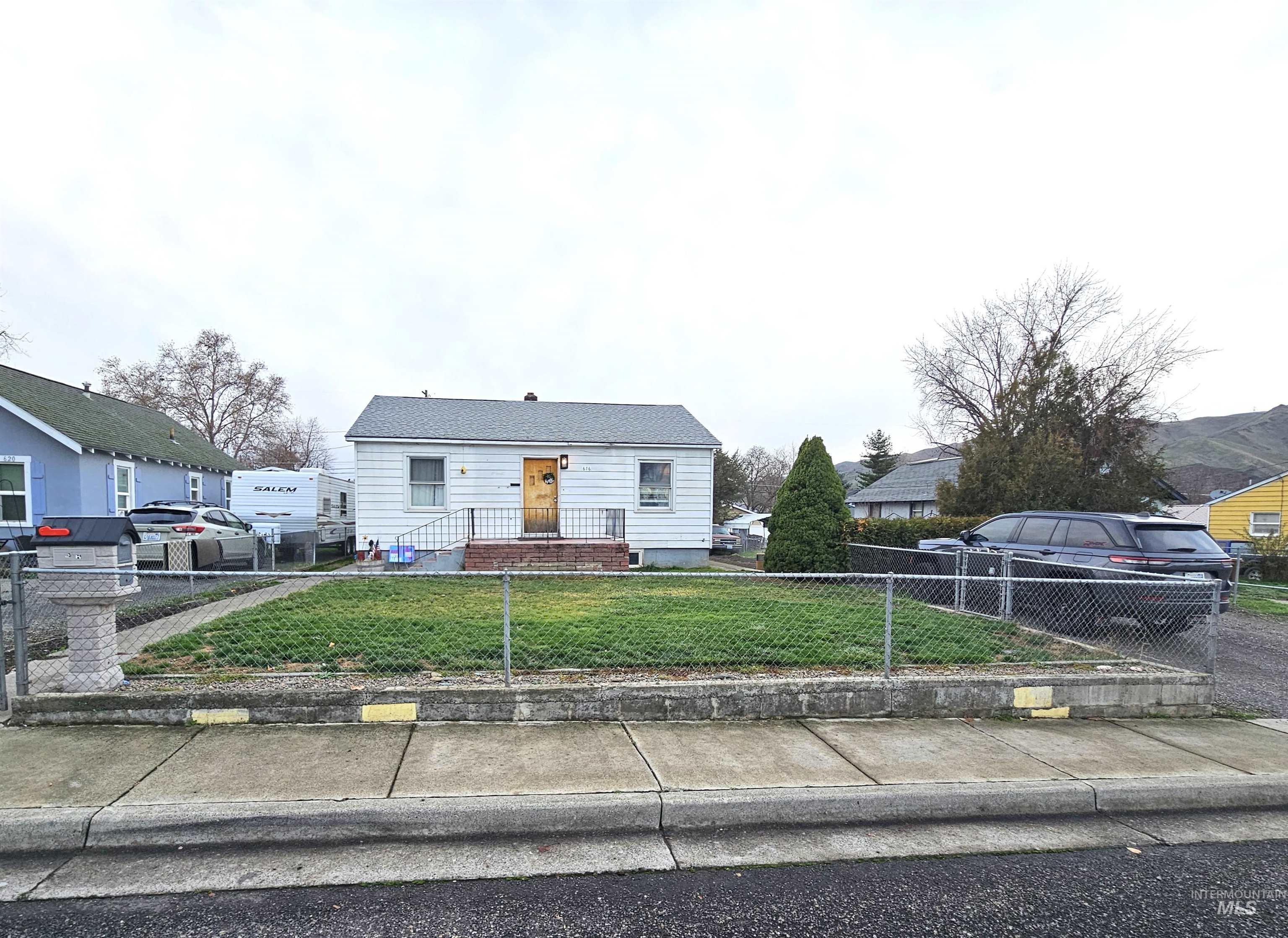 616 12th Street, Clarkston, Washington 99403, 3 Bedrooms, 1 Bathroom, Residential For Sale, Price $229,900,MLS 98969453