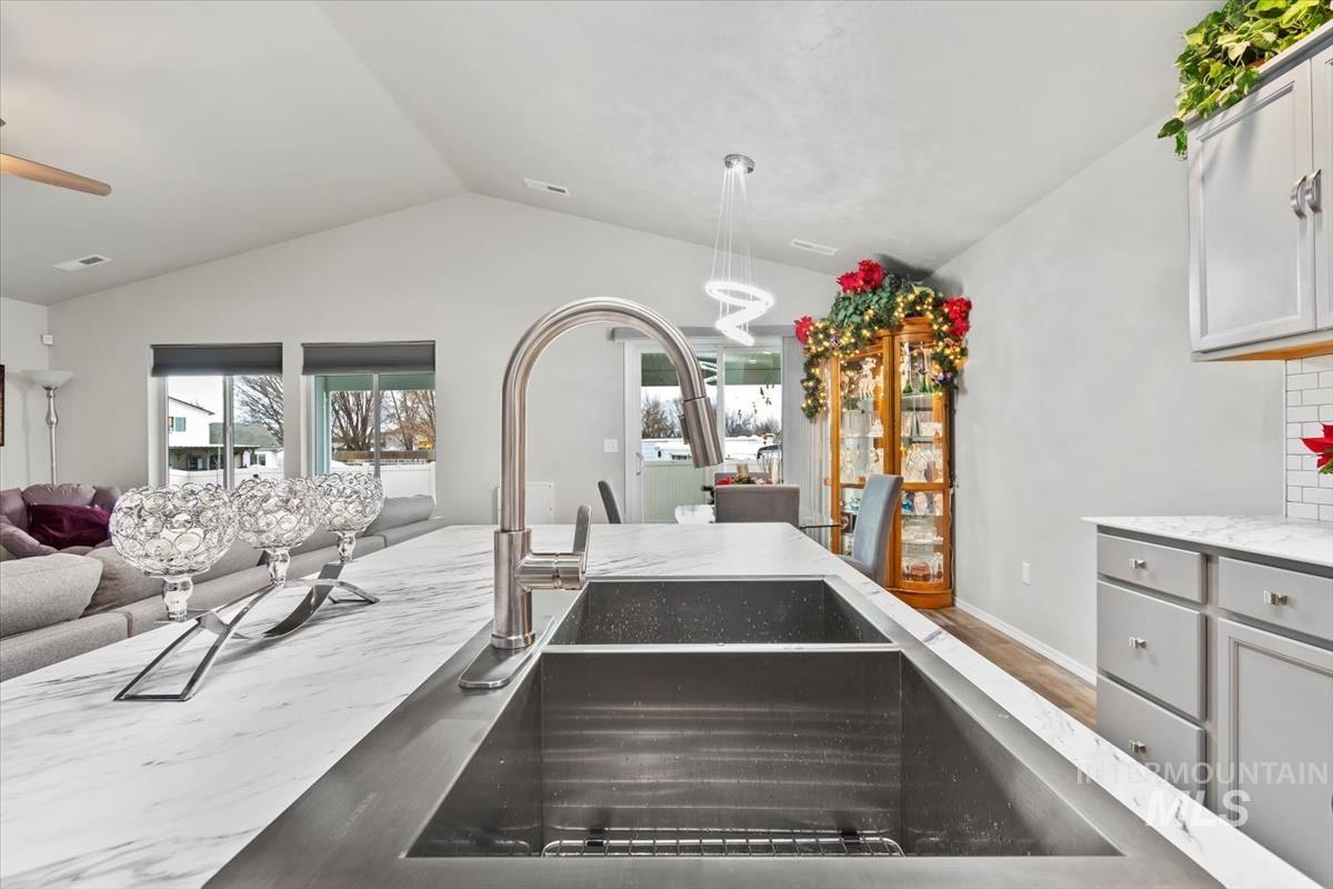 11518 Maidstone Dr, Caldwell, Idaho 83605-5973, 3 Bedrooms, 2 Bathrooms, Residential For Sale, Price $385,000,MLS 98969456