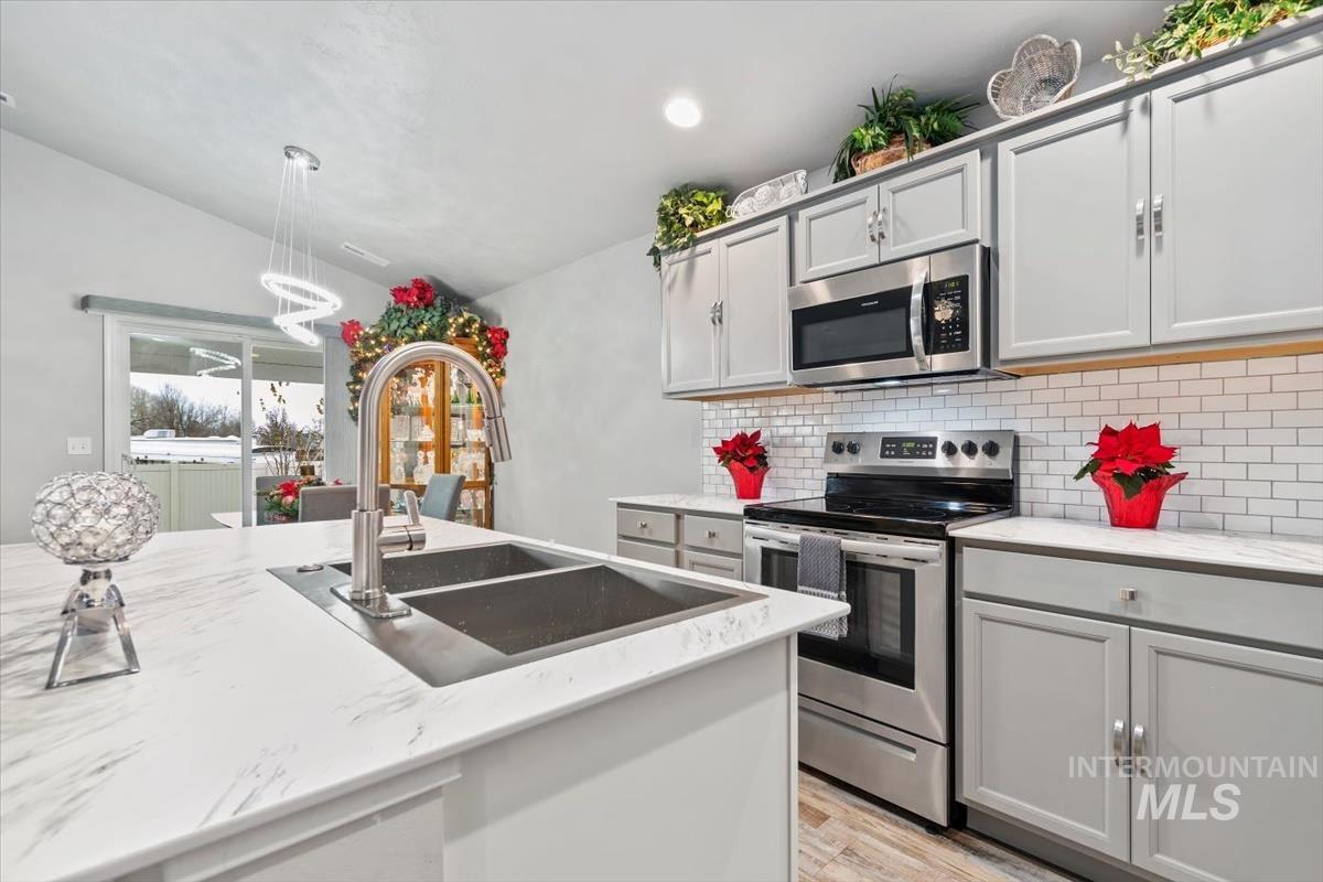 11518 Maidstone Dr, Caldwell, Idaho 83605-5973, 3 Bedrooms, 2 Bathrooms, Residential For Sale, Price $385,000,MLS 98969456