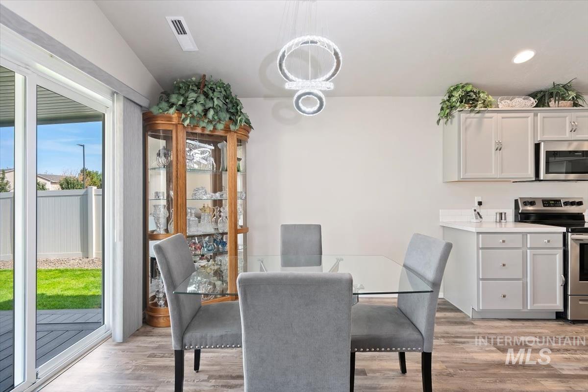 11518 Maidstone Dr, Caldwell, Idaho 83605-5973, 3 Bedrooms, 2 Bathrooms, Residential For Sale, Price $385,000,MLS 98969456