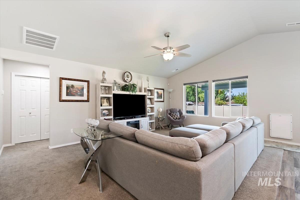 11518 Maidstone Dr, Caldwell, Idaho 83605-5973, 3 Bedrooms, 2 Bathrooms, Residential For Sale, Price $385,000,MLS 98969456