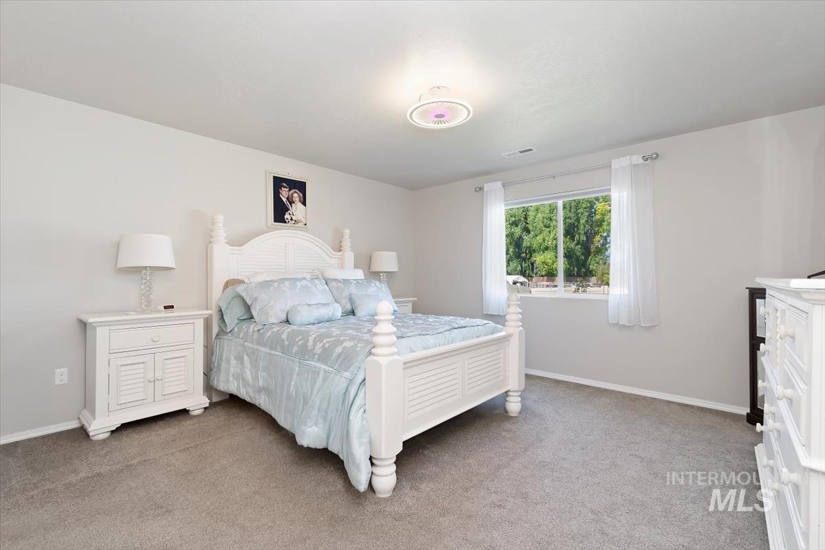 11518 Maidstone Dr, Caldwell, Idaho 83605-5973, 3 Bedrooms, 2 Bathrooms, Residential For Sale, Price $385,000,MLS 98969456