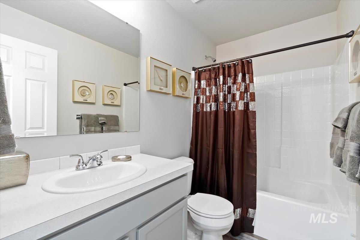 11518 Maidstone Dr, Caldwell, Idaho 83605-5973, 3 Bedrooms, 2 Bathrooms, Residential For Sale, Price $385,000,MLS 98969456