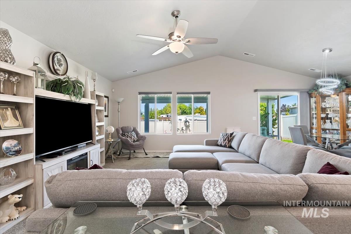 11518 Maidstone Dr, Caldwell, Idaho 83605-5973, 3 Bedrooms, 2 Bathrooms, Residential For Sale, Price $385,000,MLS 98969456