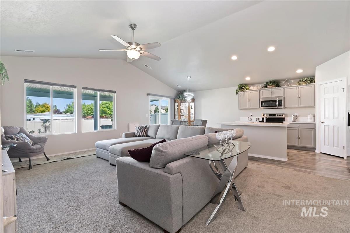 11518 Maidstone Dr, Caldwell, Idaho 83605-5973, 3 Bedrooms, 2 Bathrooms, Residential For Sale, Price $385,000,MLS 98969456