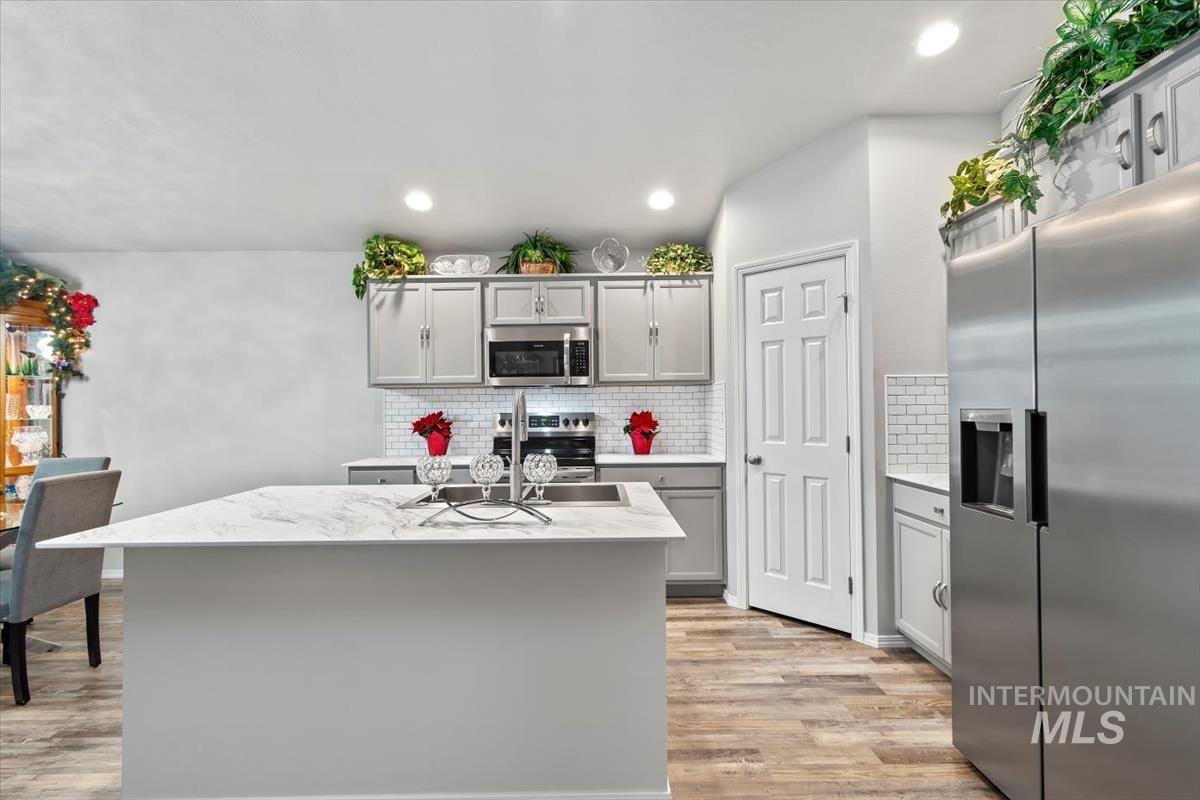 11518 Maidstone Dr, Caldwell, Idaho 83605-5973, 3 Bedrooms, 2 Bathrooms, Residential For Sale, Price $385,000,MLS 98969456