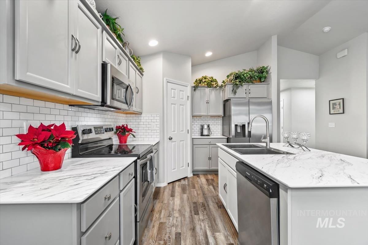 11518 Maidstone Dr, Caldwell, Idaho 83605-5973, 3 Bedrooms, 2 Bathrooms, Residential For Sale, Price $385,000,MLS 98969456