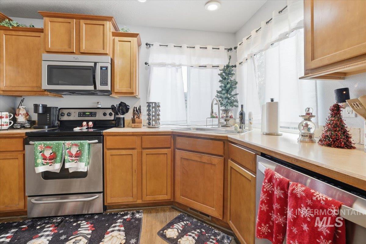 169 E Carver Dr, Meridian, Idaho 83642, 4 Bedrooms, 2.5 Bathrooms, Residential For Sale, Price $512,000,MLS 98969457