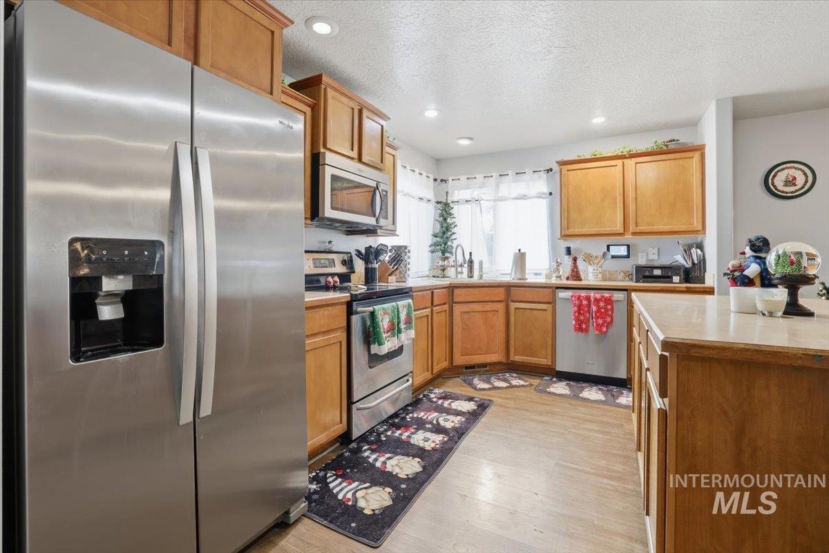 169 E Carver Dr, Meridian, Idaho 83642, 4 Bedrooms, 2.5 Bathrooms, Residential For Sale, Price $512,000,MLS 98969457