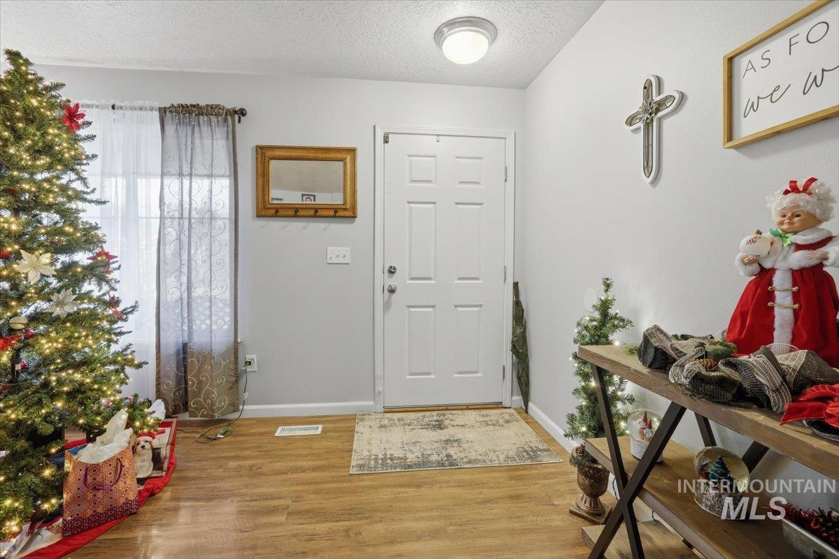 169 E Carver Dr, Meridian, Idaho 83642, 4 Bedrooms, 2.5 Bathrooms, Residential For Sale, Price $512,000,MLS 98969457