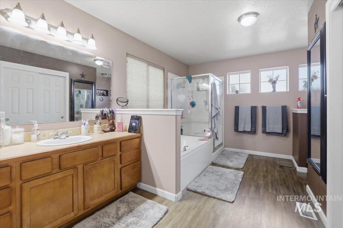 169 E Carver Dr, Meridian, Idaho 83642, 4 Bedrooms, 2.5 Bathrooms, Residential For Sale, Price $512,000,MLS 98969457