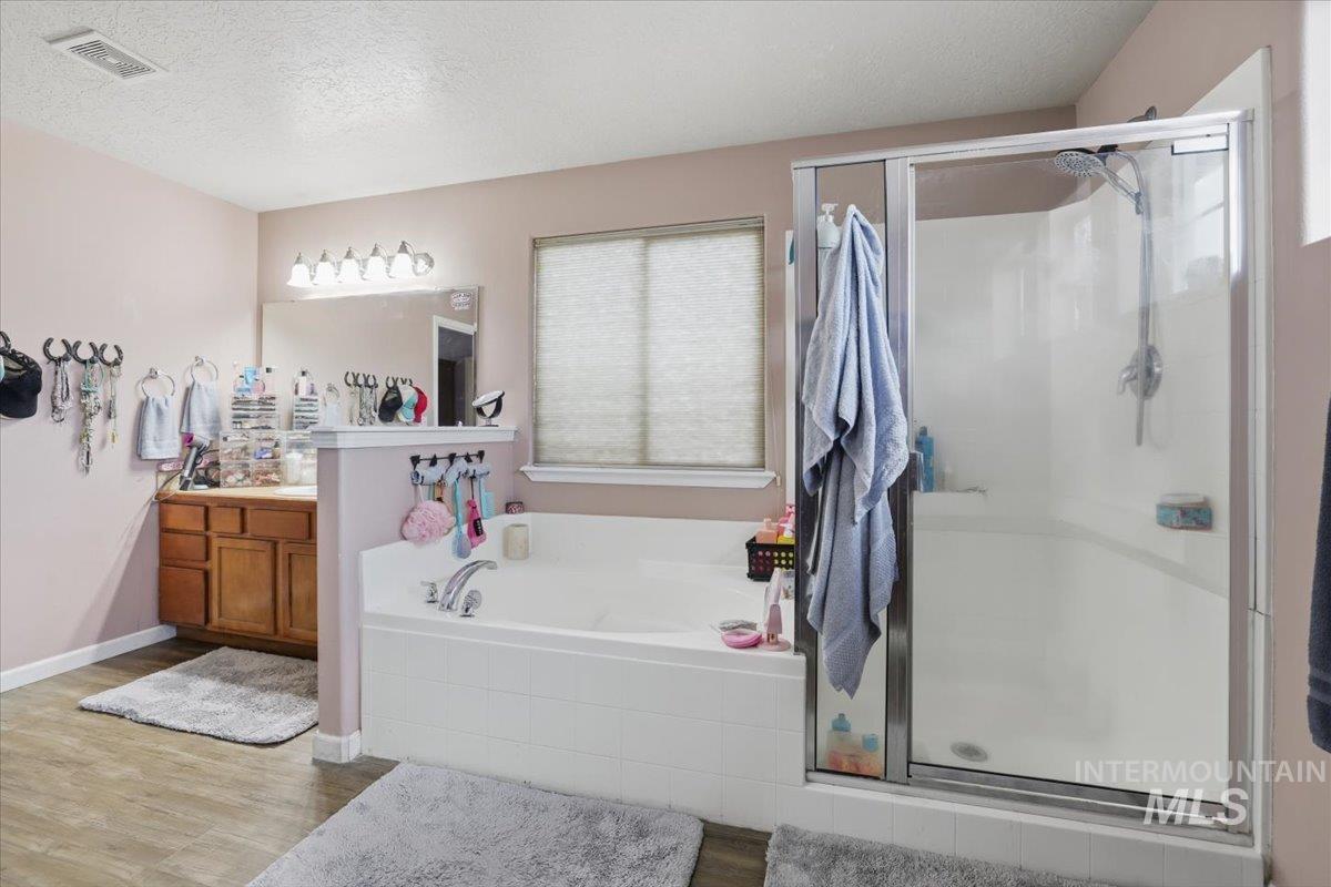 169 E Carver Dr, Meridian, Idaho 83642, 4 Bedrooms, 2.5 Bathrooms, Residential For Sale, Price $512,000,MLS 98969457