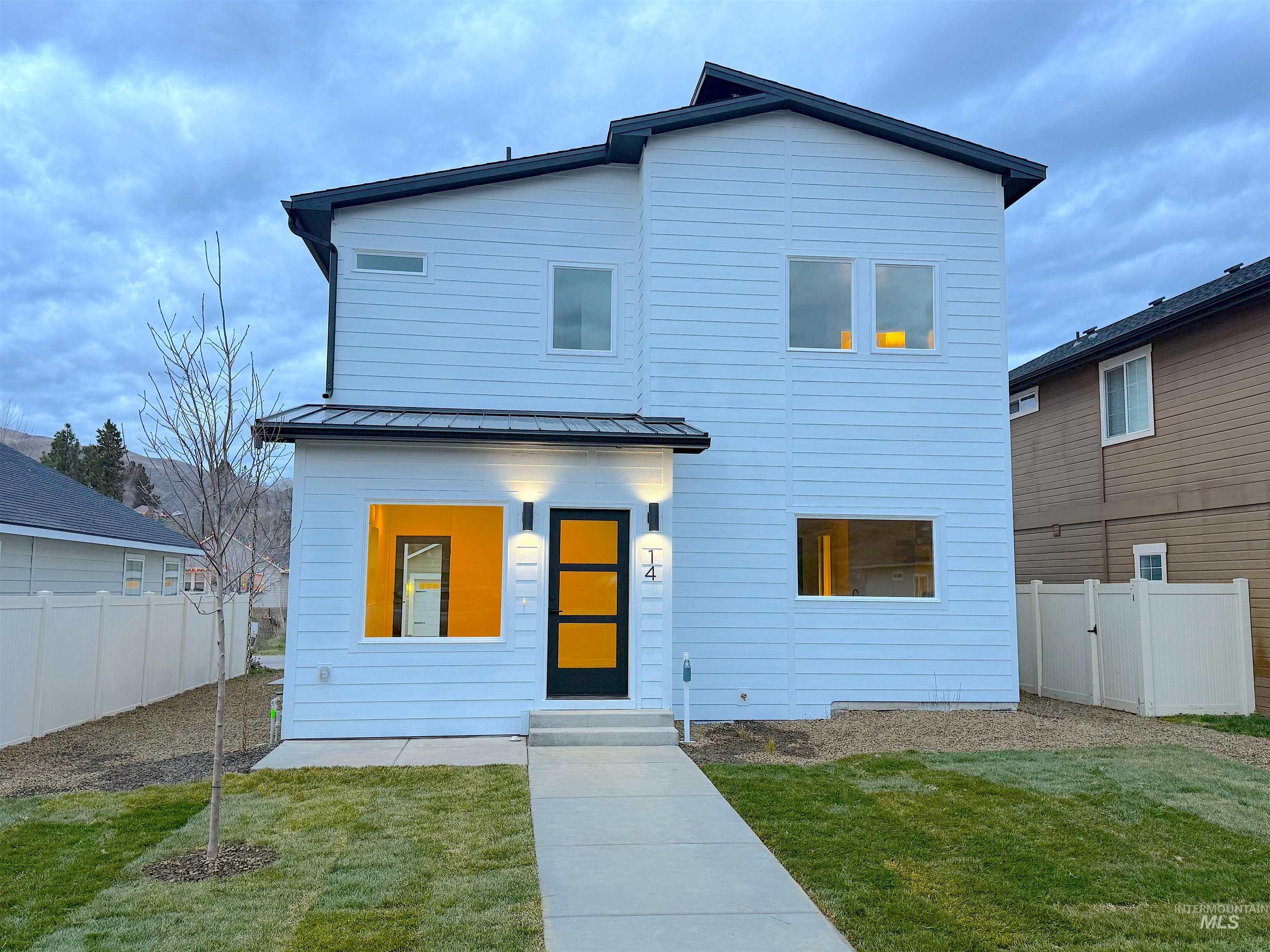 144 Dovetail Drive, Horseshoe Bend, Idaho 83629, 3 Bedrooms, 2.5 Bathrooms, Residential For Sale, Price $365,000,MLS 98969459