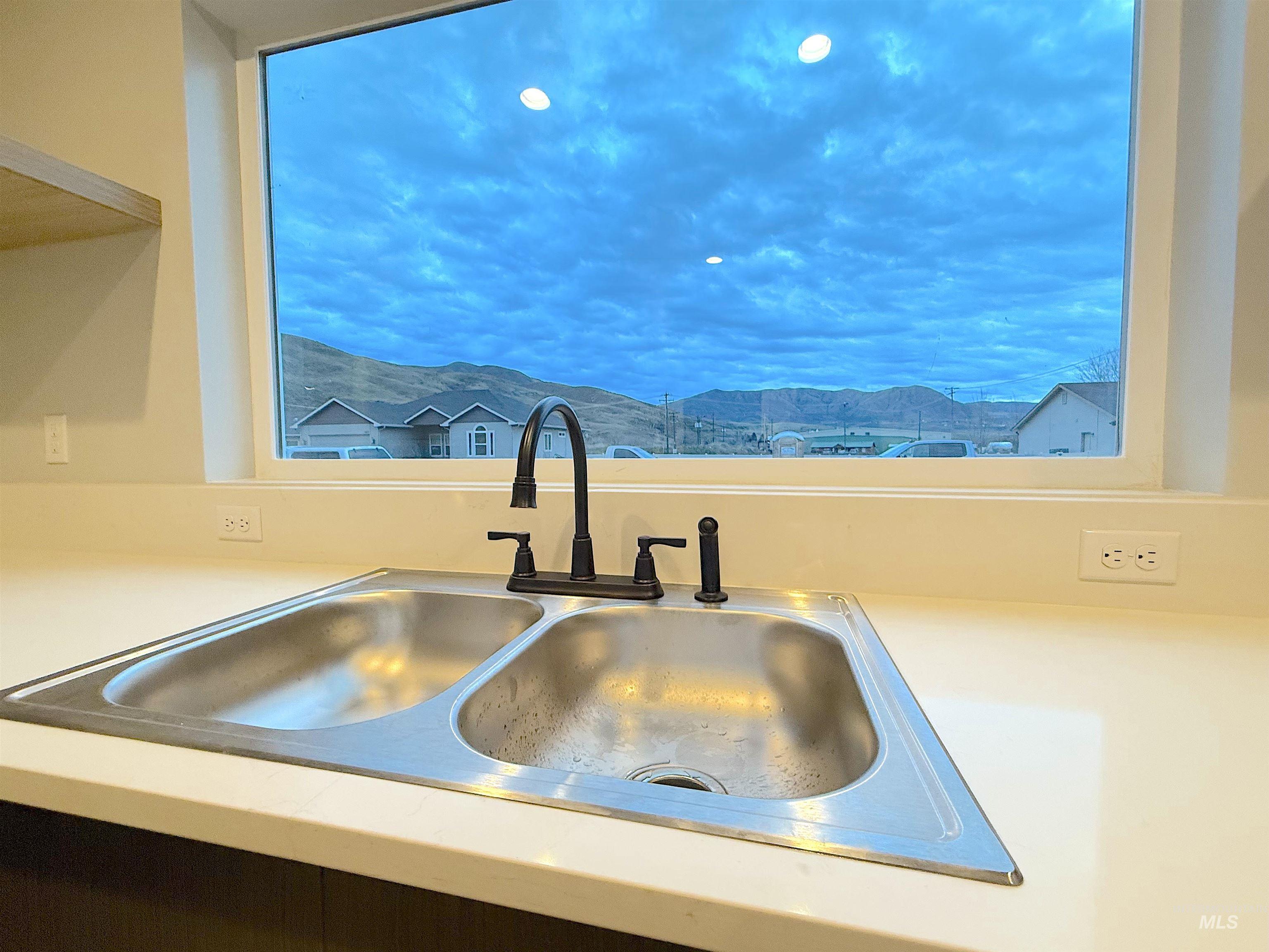 144 Dovetail Drive, Horseshoe Bend, Idaho 83629, 3 Bedrooms, 2.5 Bathrooms, Residential For Sale, Price $349,000, 98969459