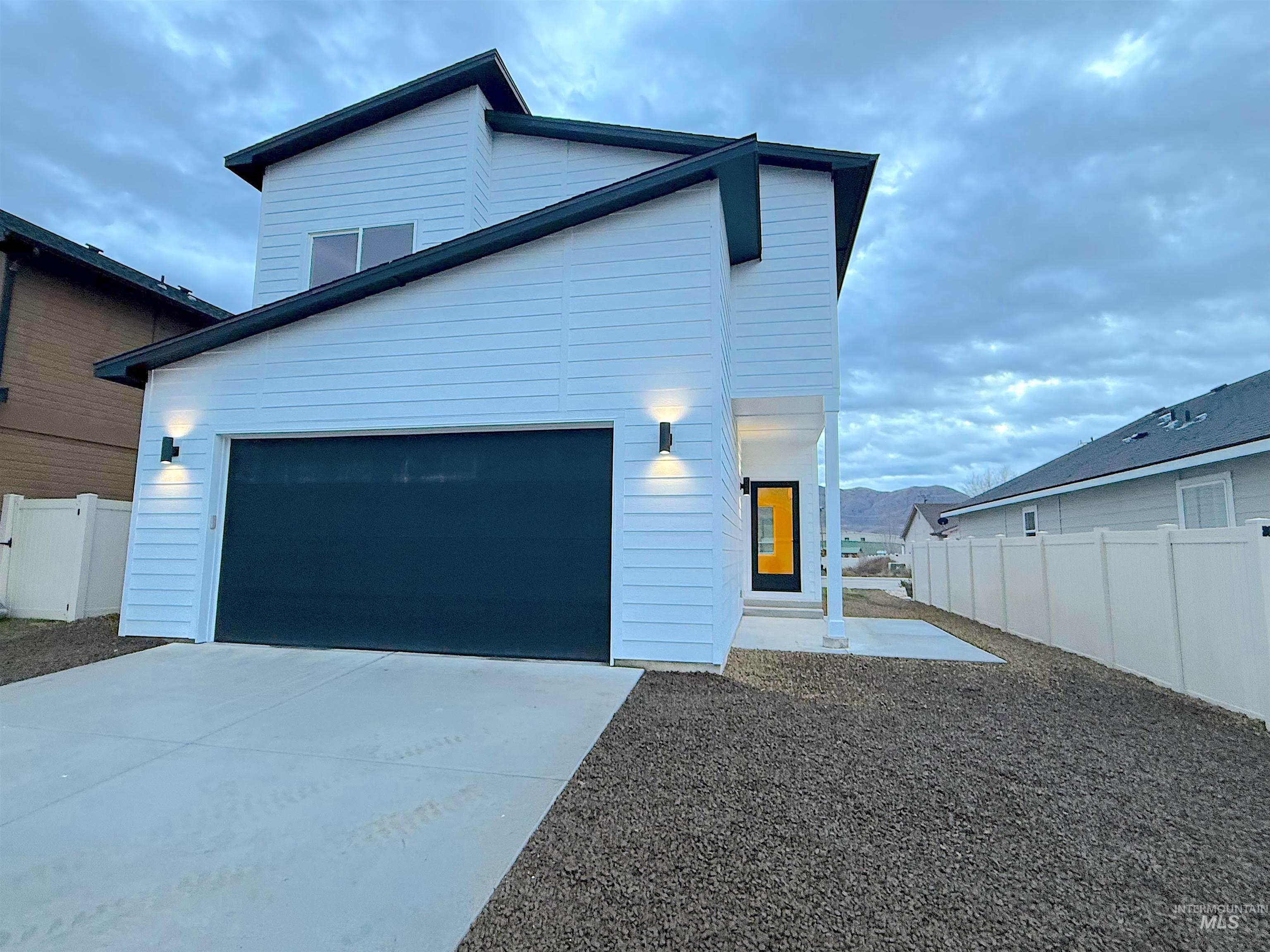 144 Dovetail Drive, Horseshoe Bend, Idaho 83629, 3 Bedrooms, 2.5 Bathrooms, Residential For Sale, Price $365,000,MLS 98969459