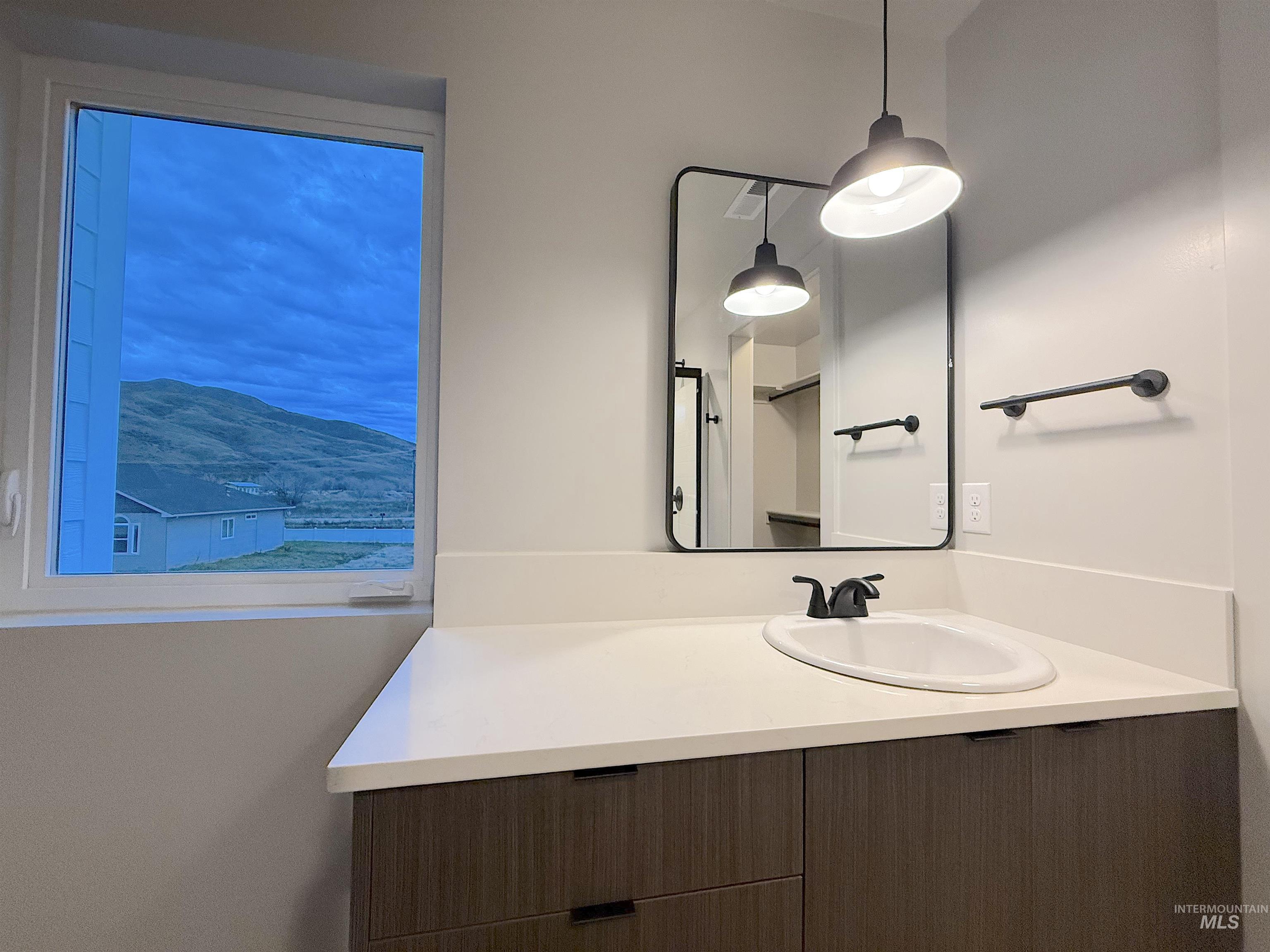 144 Dovetail Drive, Horseshoe Bend, Idaho 83629, 3 Bedrooms, 2.5 Bathrooms, Residential For Sale, Price $365,000,MLS 98969459