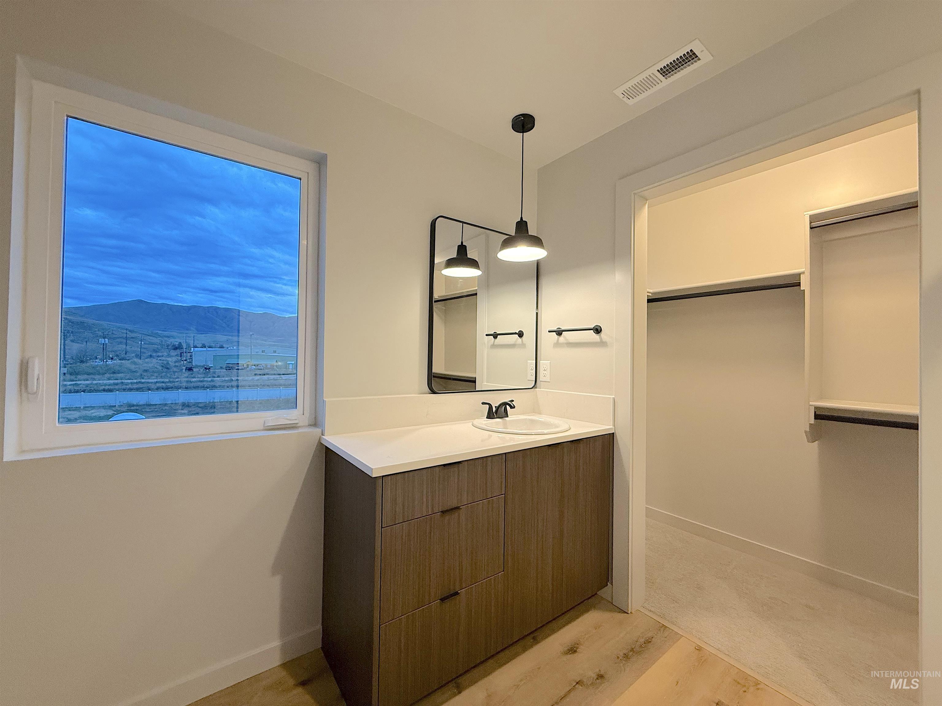 144 Dovetail Drive, Horseshoe Bend, Idaho 83629, 3 Bedrooms, 2.5 Bathrooms, Residential For Sale, Price $365,000,MLS 98969459