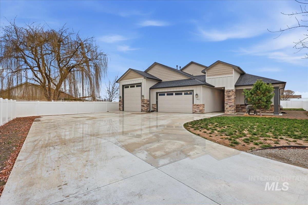 92 S Ravine Way, Nampa, Idaho 83687, 6 Bedrooms, 3.5 Bathrooms, Residential For Sale, Price $769,900,MLS 98969463