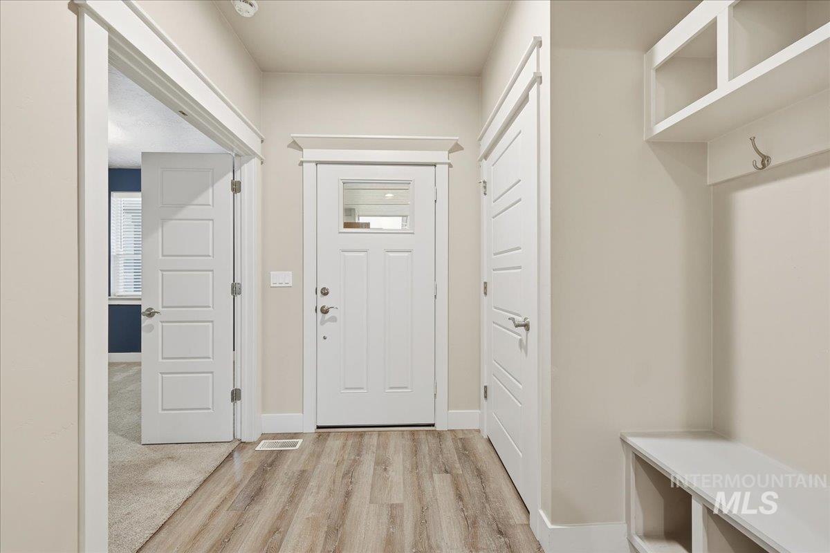 92 S Ravine Way, Nampa, Idaho 83687, 6 Bedrooms, 3.5 Bathrooms, Residential For Sale, Price $769,900,MLS 98969463