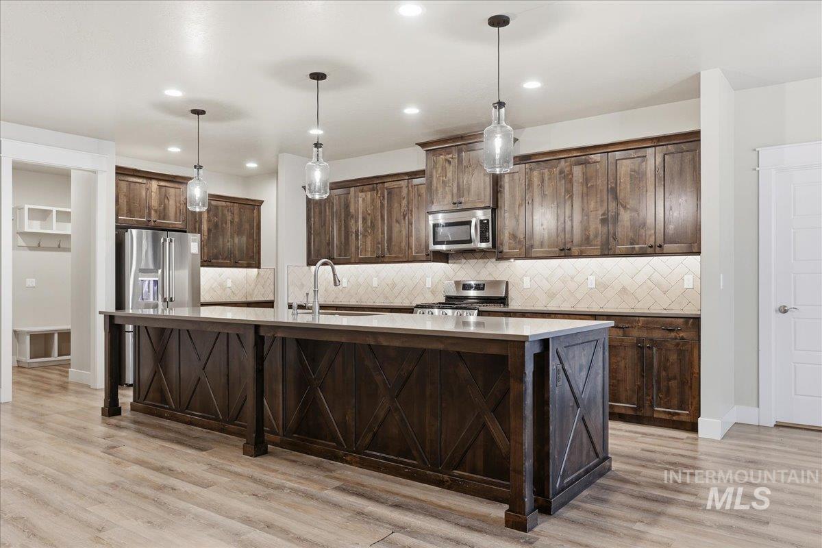 92 S Ravine Way, Nampa, Idaho 83687, 6 Bedrooms, 3.5 Bathrooms, Residential For Sale, Price $769,900,MLS 98969463